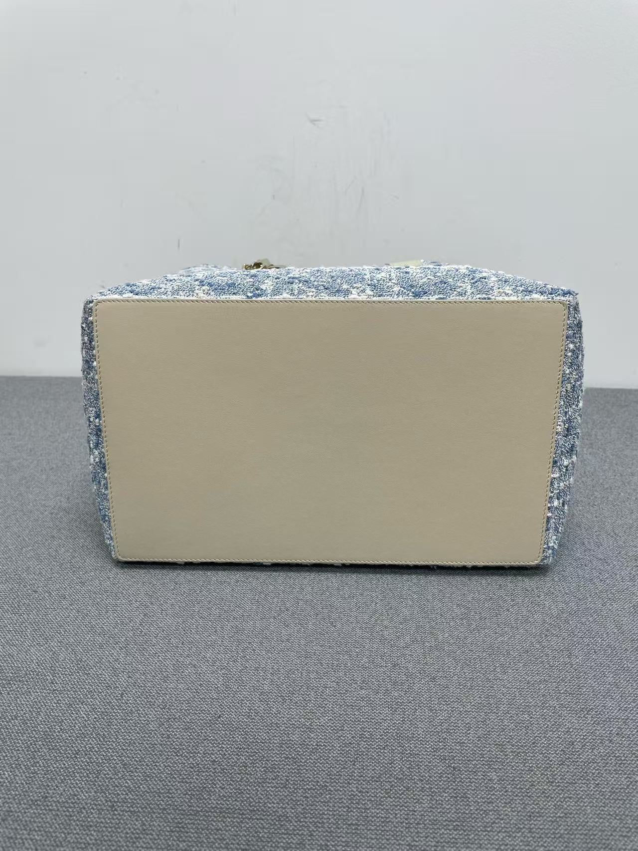 Dior - Dior Tote - Tweed and Leather - Multicolour (Blue and White) with Beige accents - (medium)