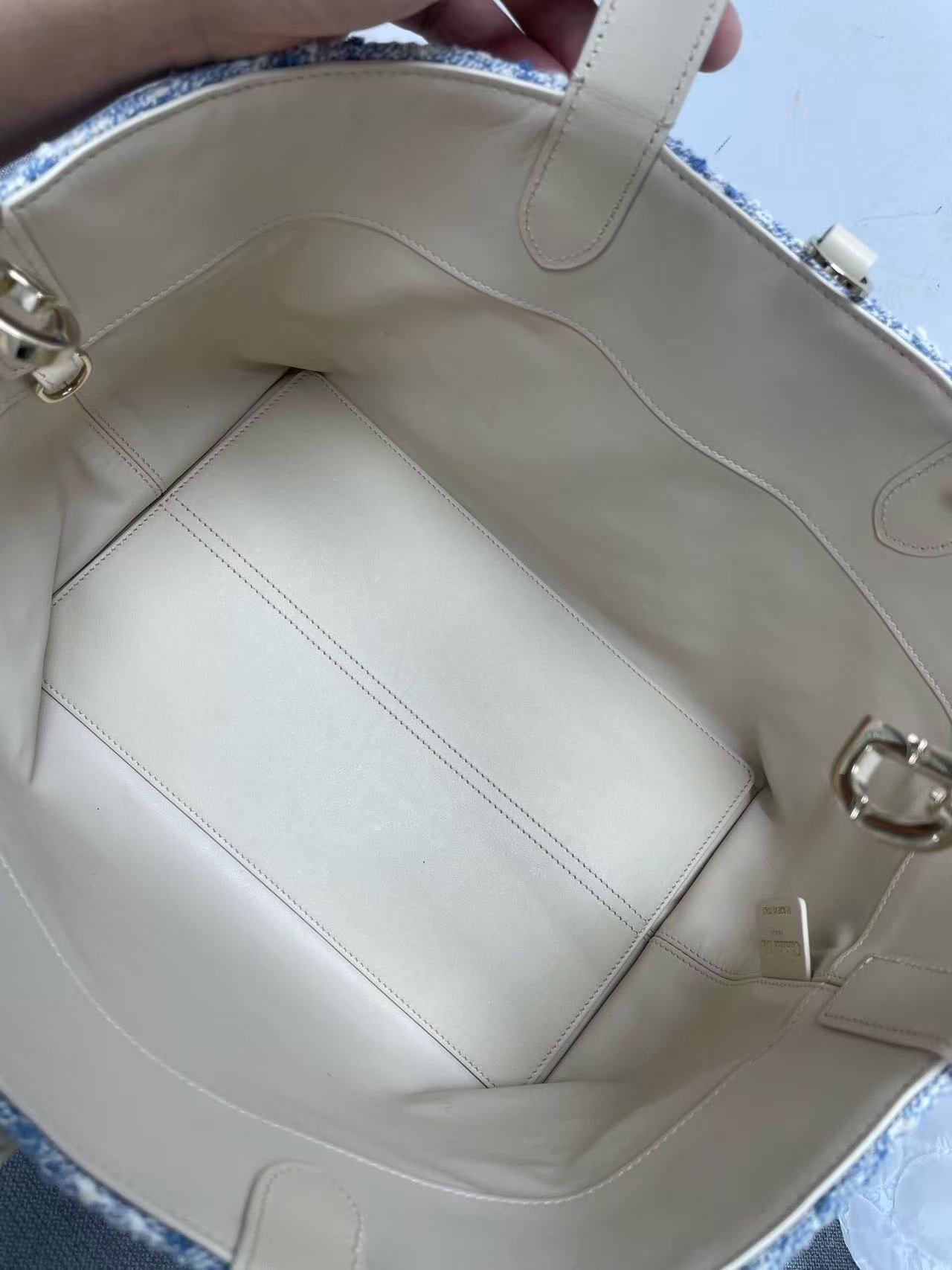 Dior - Dior Tote - Tweed and Leather - Multicolour (Blue and White) with Beige accents - (medium)