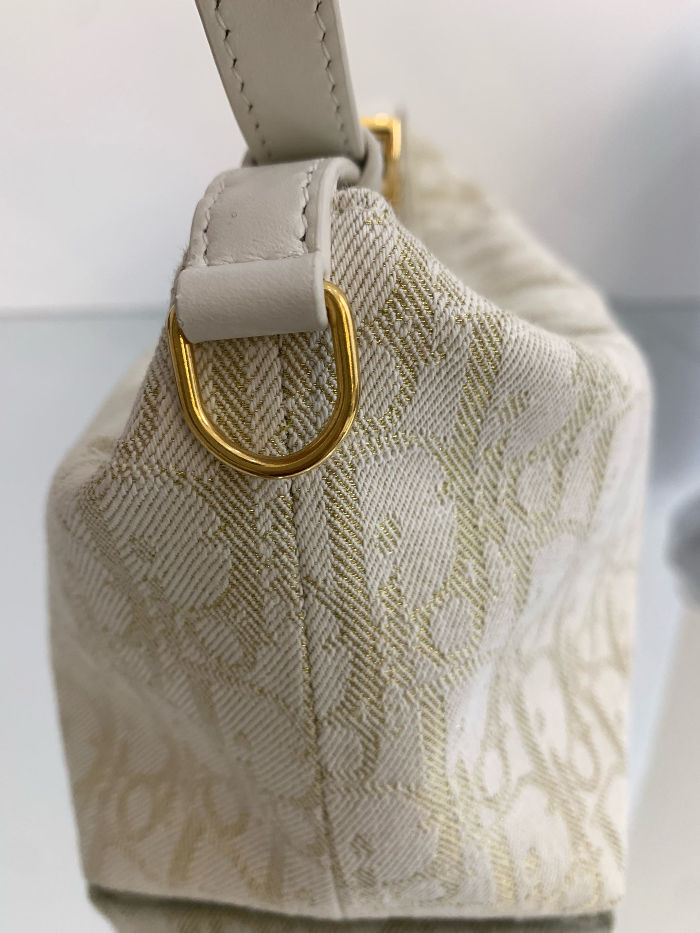 Dior - DiorTravel Nomad Pouch - Dior Oblique canvas with leather trim - White with Gold accents - (medium)