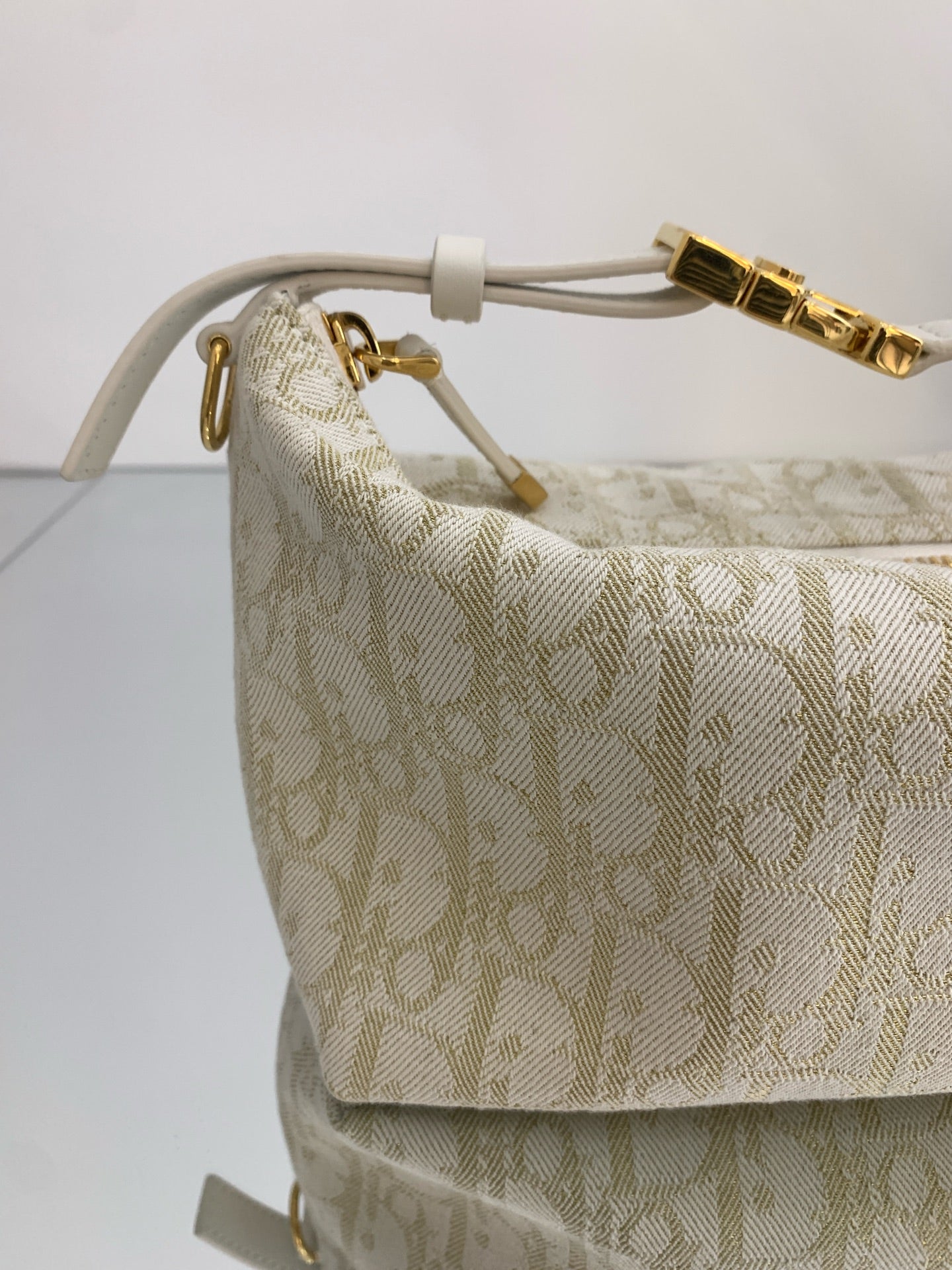 Dior - DiorTravel Nomad Pouch - Dior Oblique canvas with leather trim - White with Gold accents - (medium)