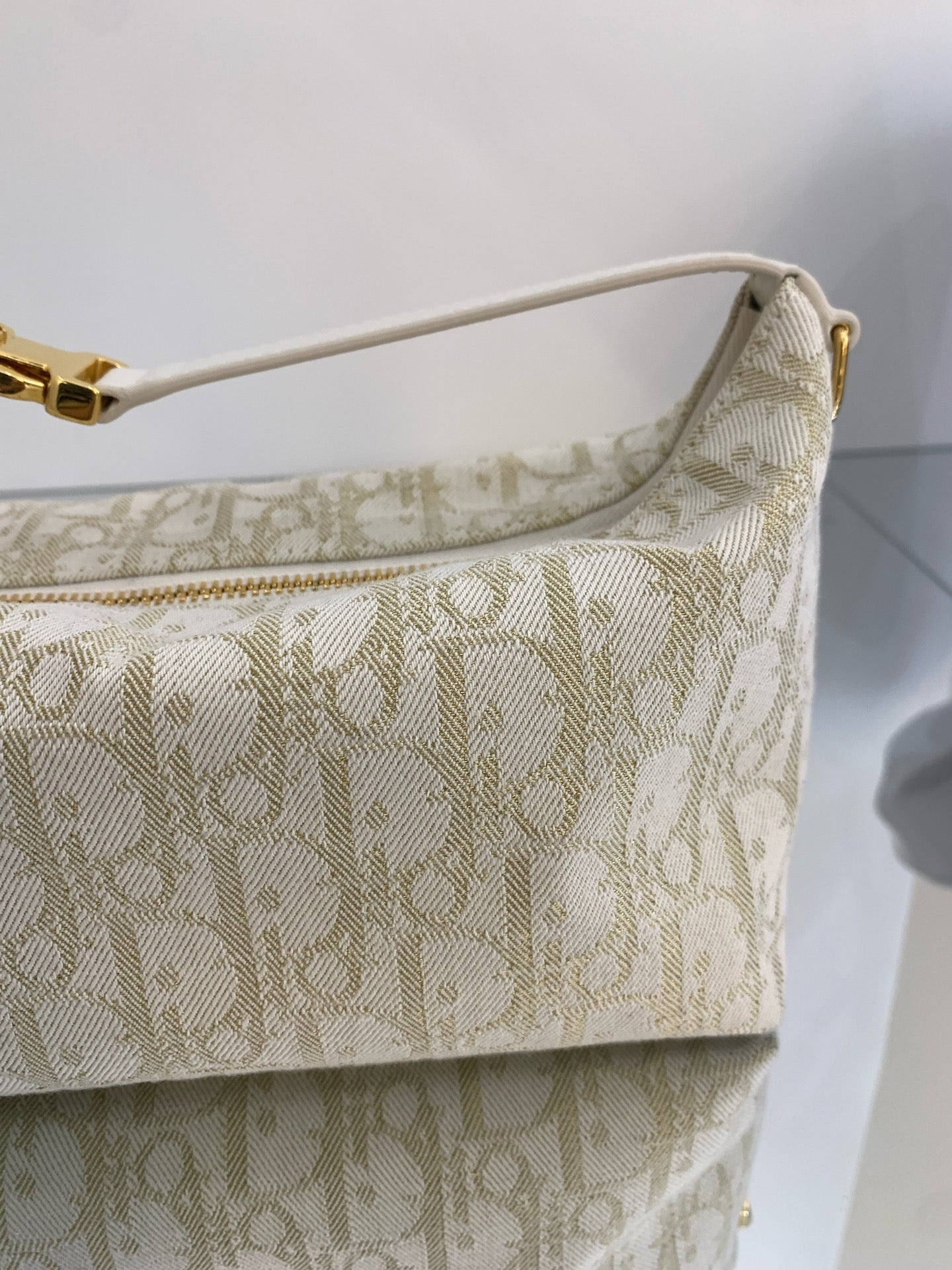 Dior - DiorTravel Nomad Pouch - Dior Oblique canvas with leather trim - White with Gold accents - (medium)