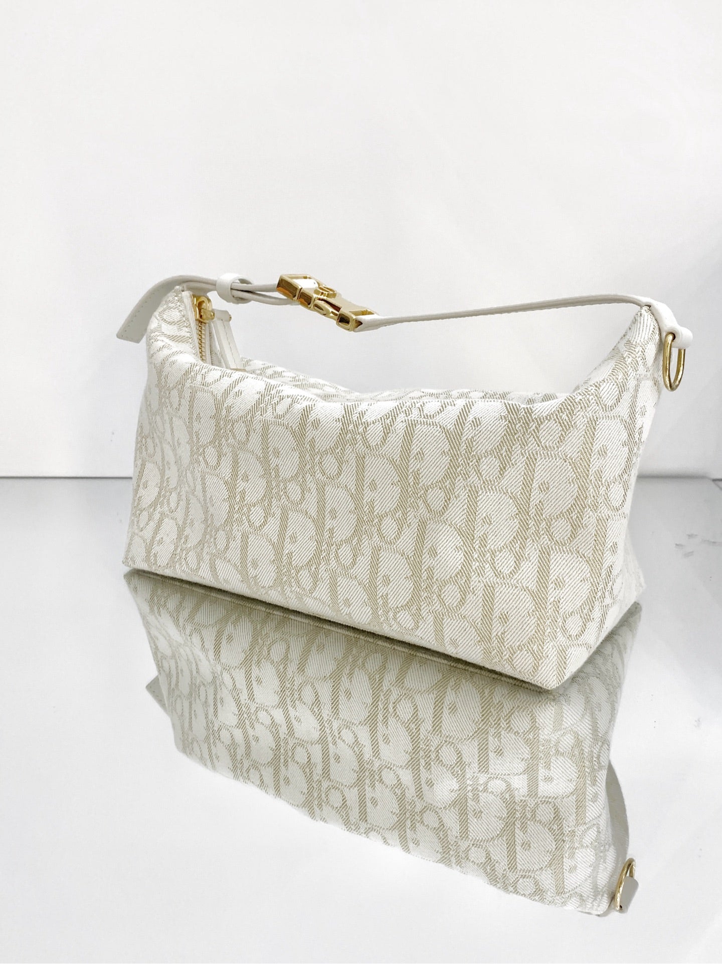 Dior - DiorTravel Nomad Pouch - Dior Oblique canvas with leather trim - White with Gold accents - (medium)