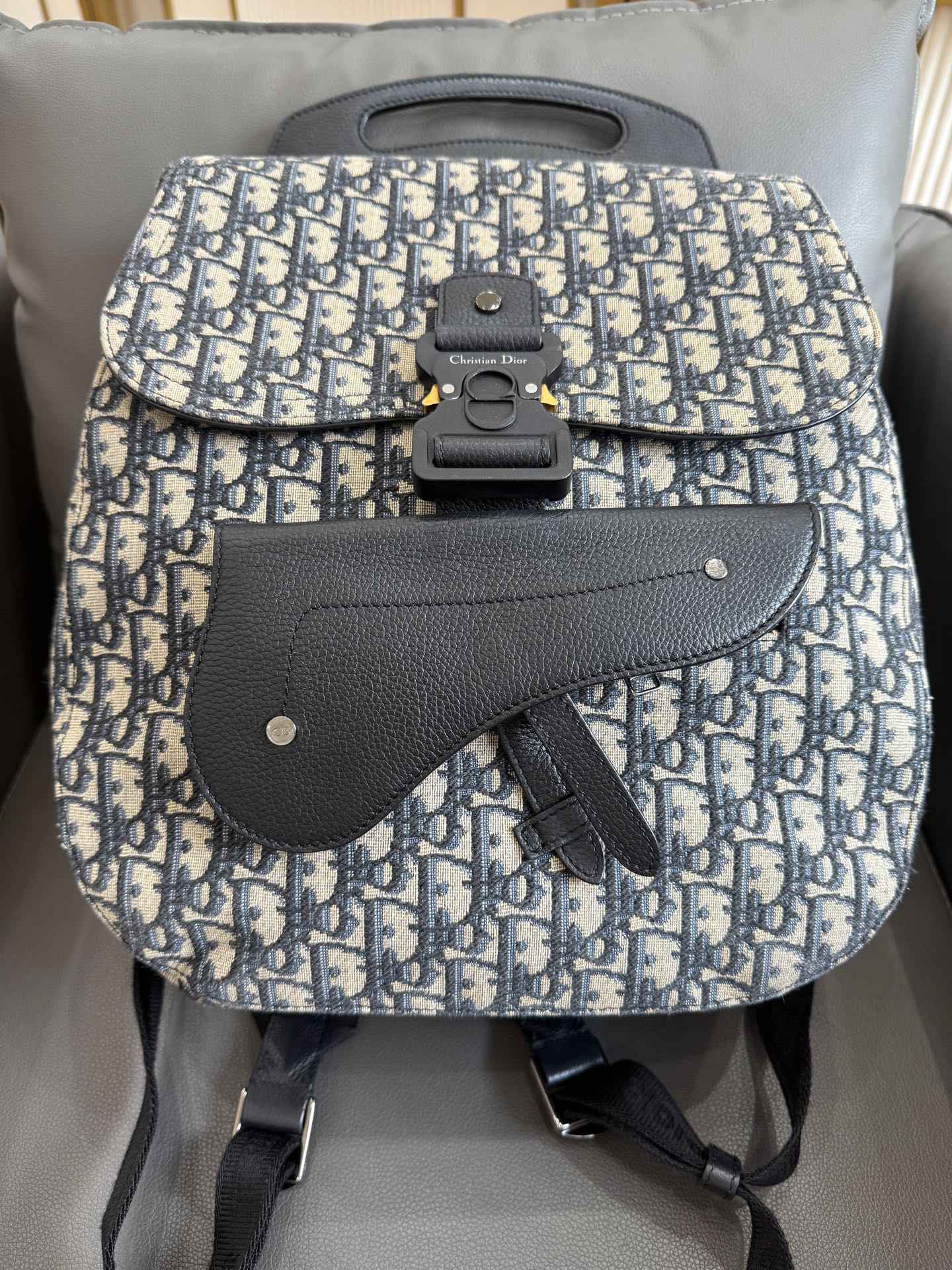 Dior - Gallop Oblique Canvas Saddle Backpack - Oblique jacquard canvas with grained calfskin leather trim - Black - (medium)