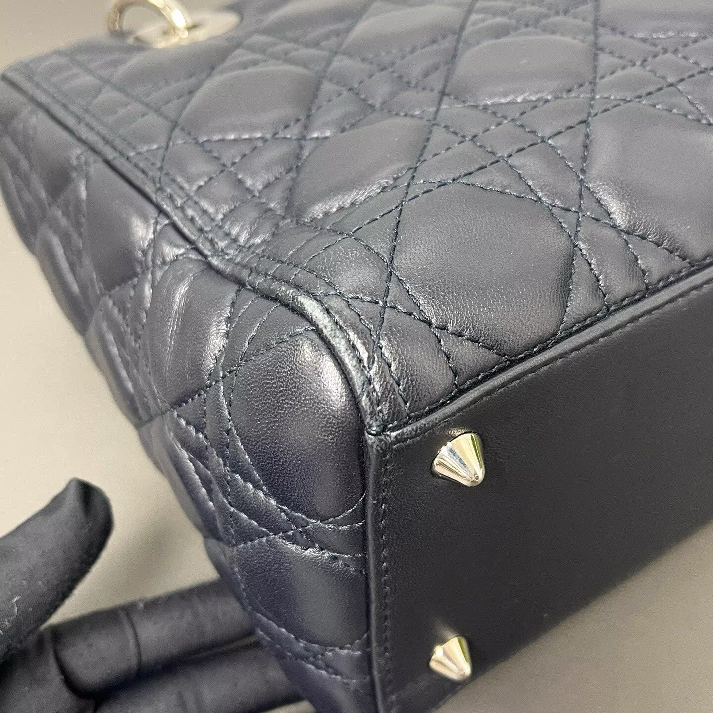 Dior - Lady Dior - Cannage quilted lambskin leather - Black with Silver-Tone Hardware - (Medium)