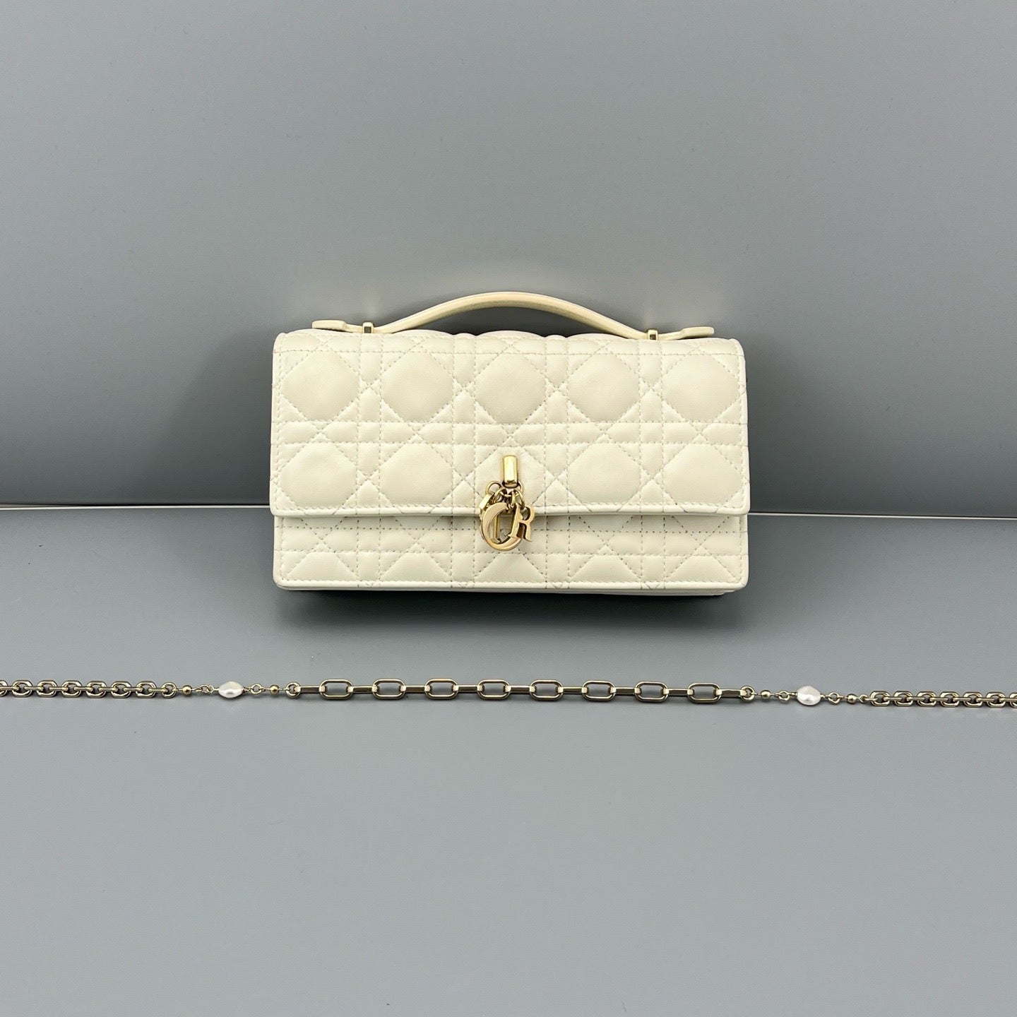 Dior - Lady Dior Chain Pouch - Leather - White - (mini)