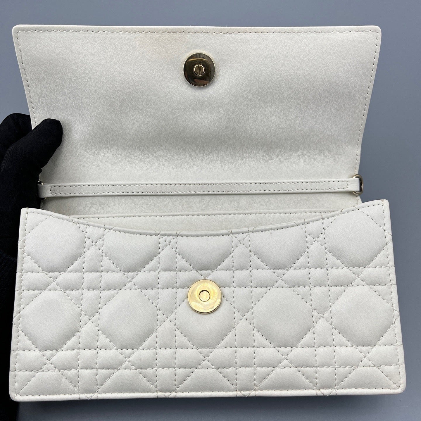 Dior - Lady Dior Chain Pouch - Leather - White - (mini)