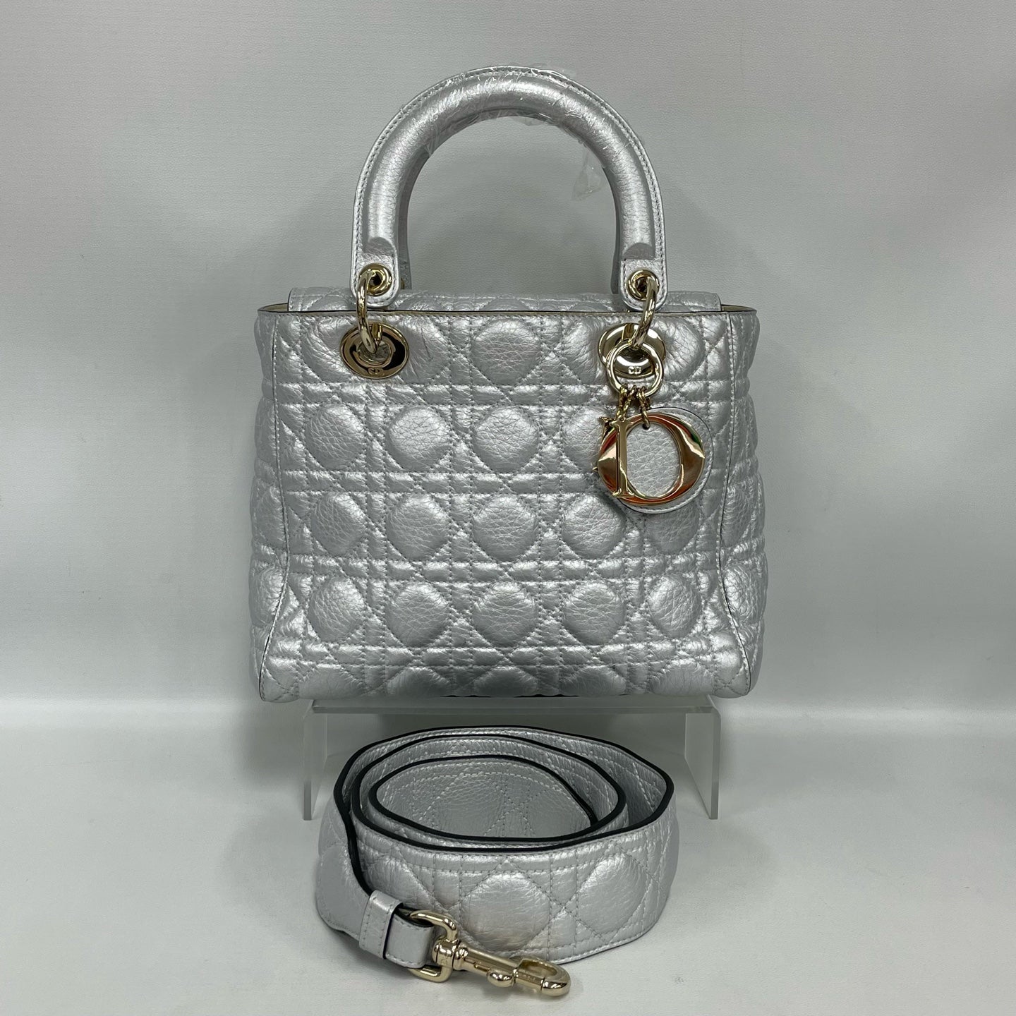 Dior - Lady Dior - Grained leather - Silver with Gold-Tone Hardware - (Medium)