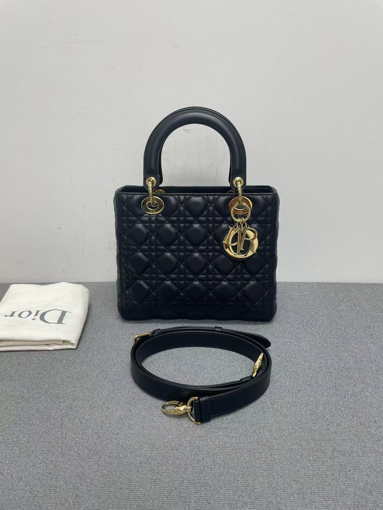 Dior - Lady Dior - Lambskin leather - Black with Gold-Tone Hardware - (medium)