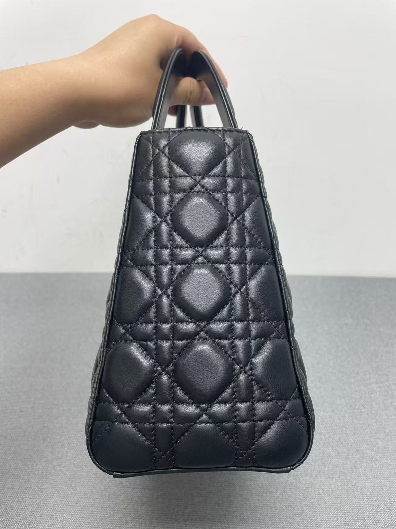 Dior - Lady Dior - Lambskin leather - Black with Gold-Tone Hardware - (medium)