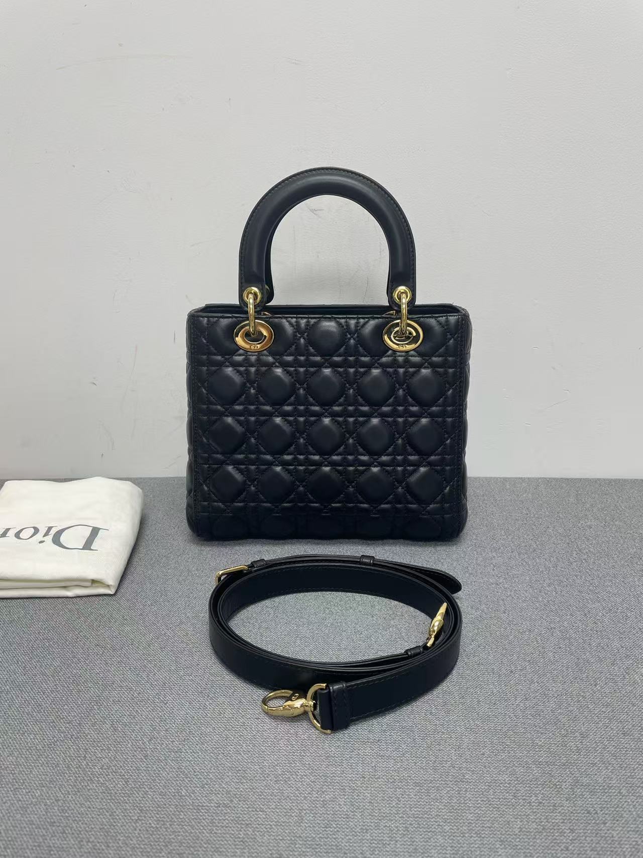 Dior - Lady Dior - Lambskin leather - Black with Gold-Tone Hardware - (medium)