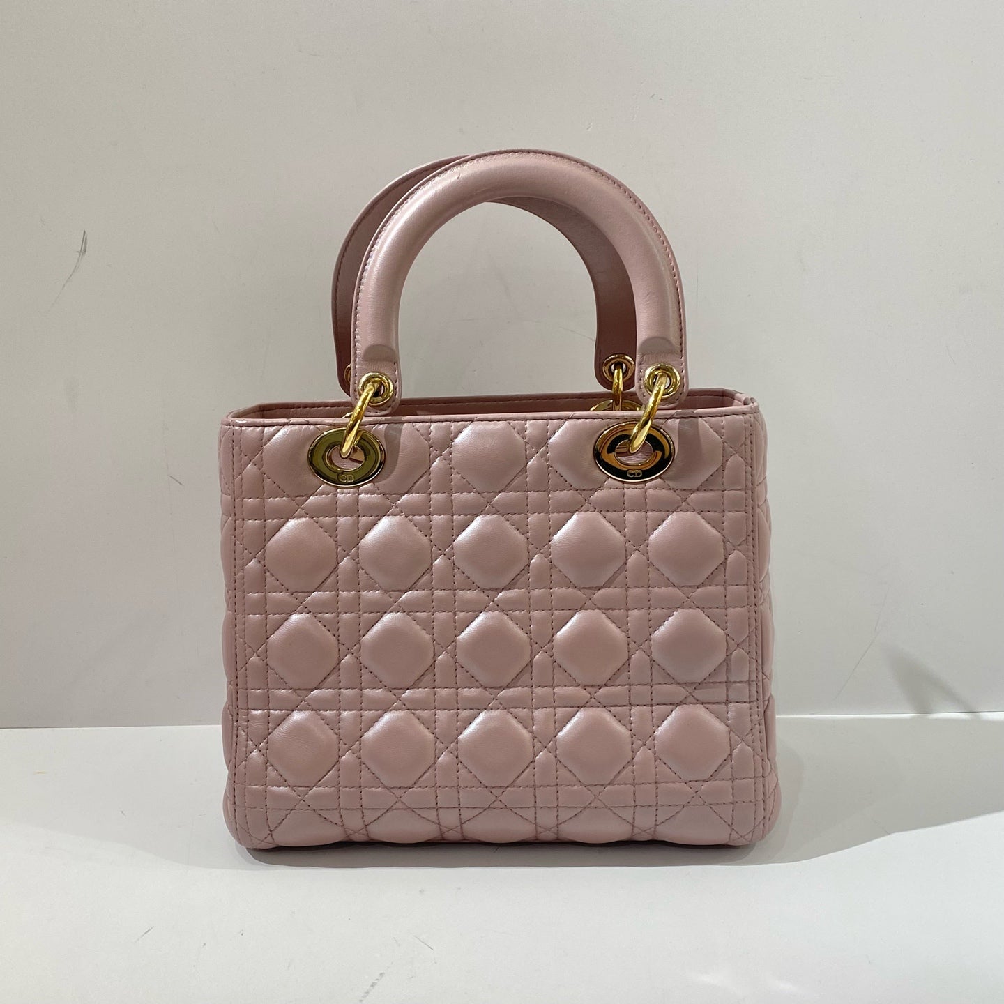 Dior - Lady Dior - Lambskin leather - Pearlescent Pink with Gold-Tone Hardware - (Medium)