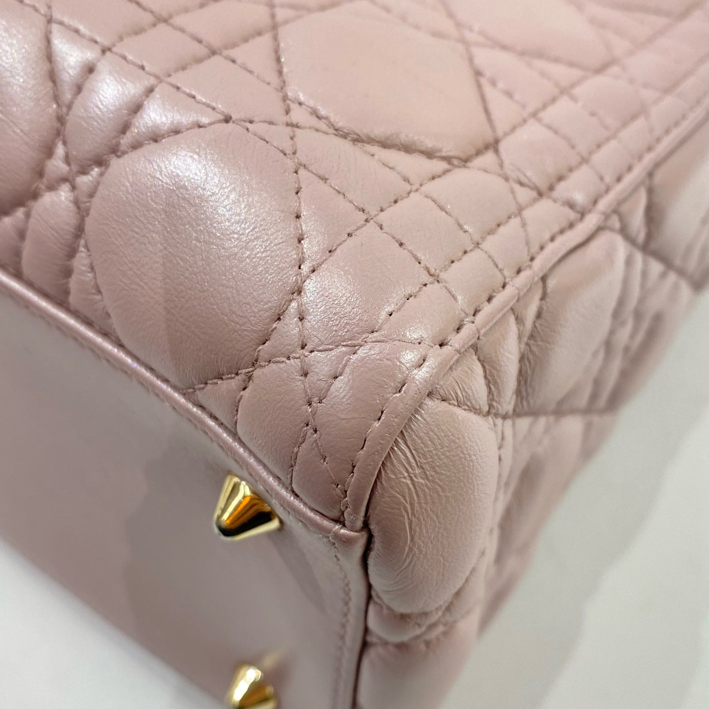 Dior - Lady Dior - Lambskin leather - Pearlescent Pink with Gold-Tone Hardware - (Medium)