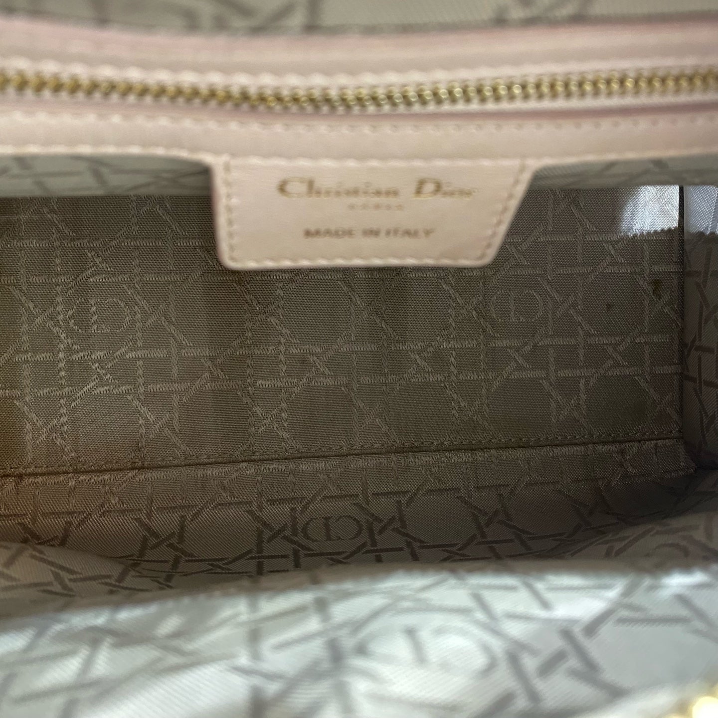 Dior - Lady Dior - Lambskin leather - Pearlescent Pink with Gold-Tone Hardware - (Medium)