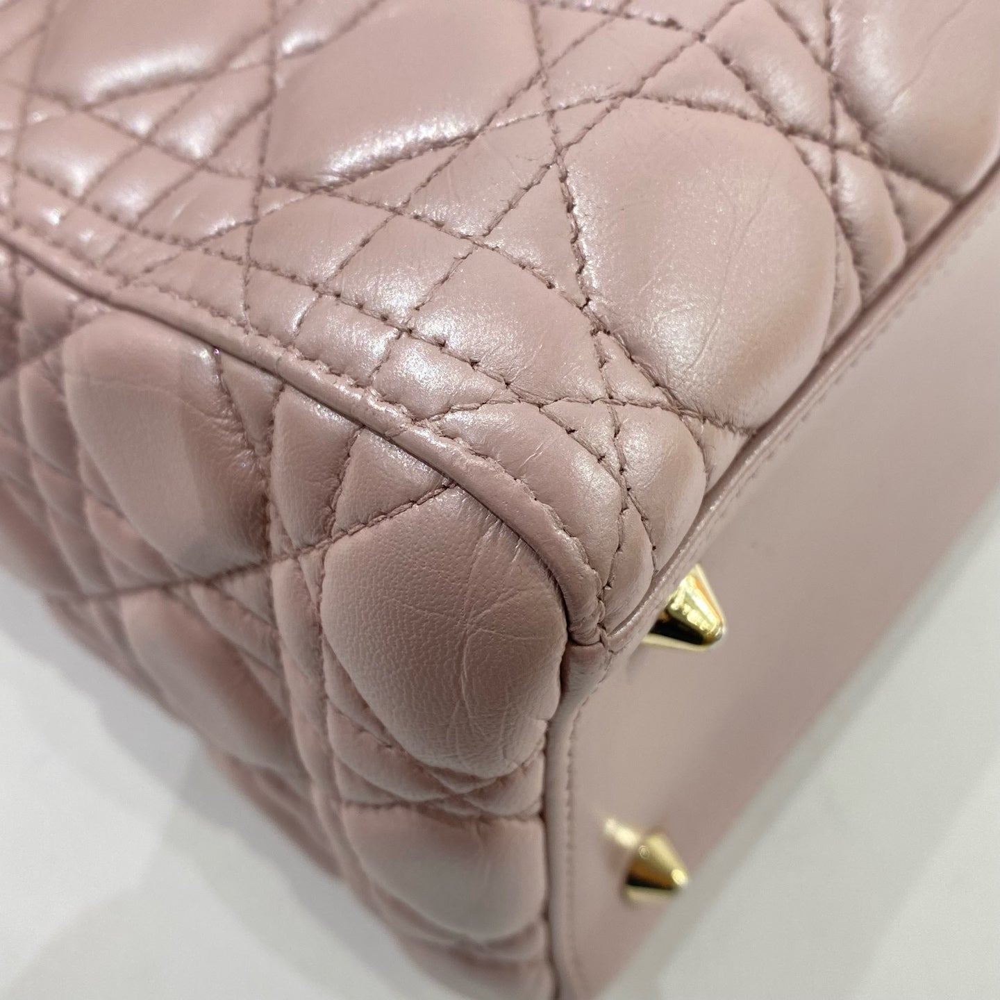 Dior - Lady Dior - Lambskin leather - Pearlescent Pink with Gold-Tone Hardware - (Medium)