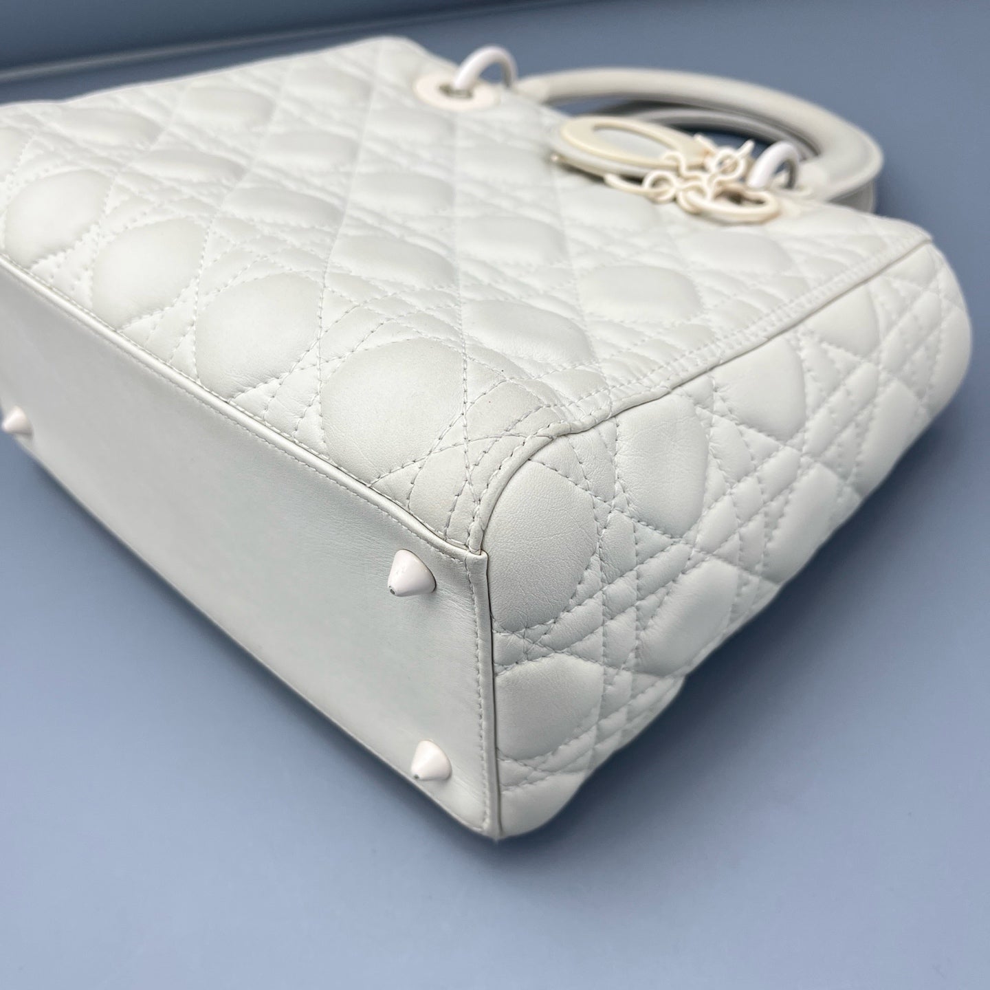 Dior - Lady Dior - Matte calfskin leather - White with Tonal Hardware - (Medium)