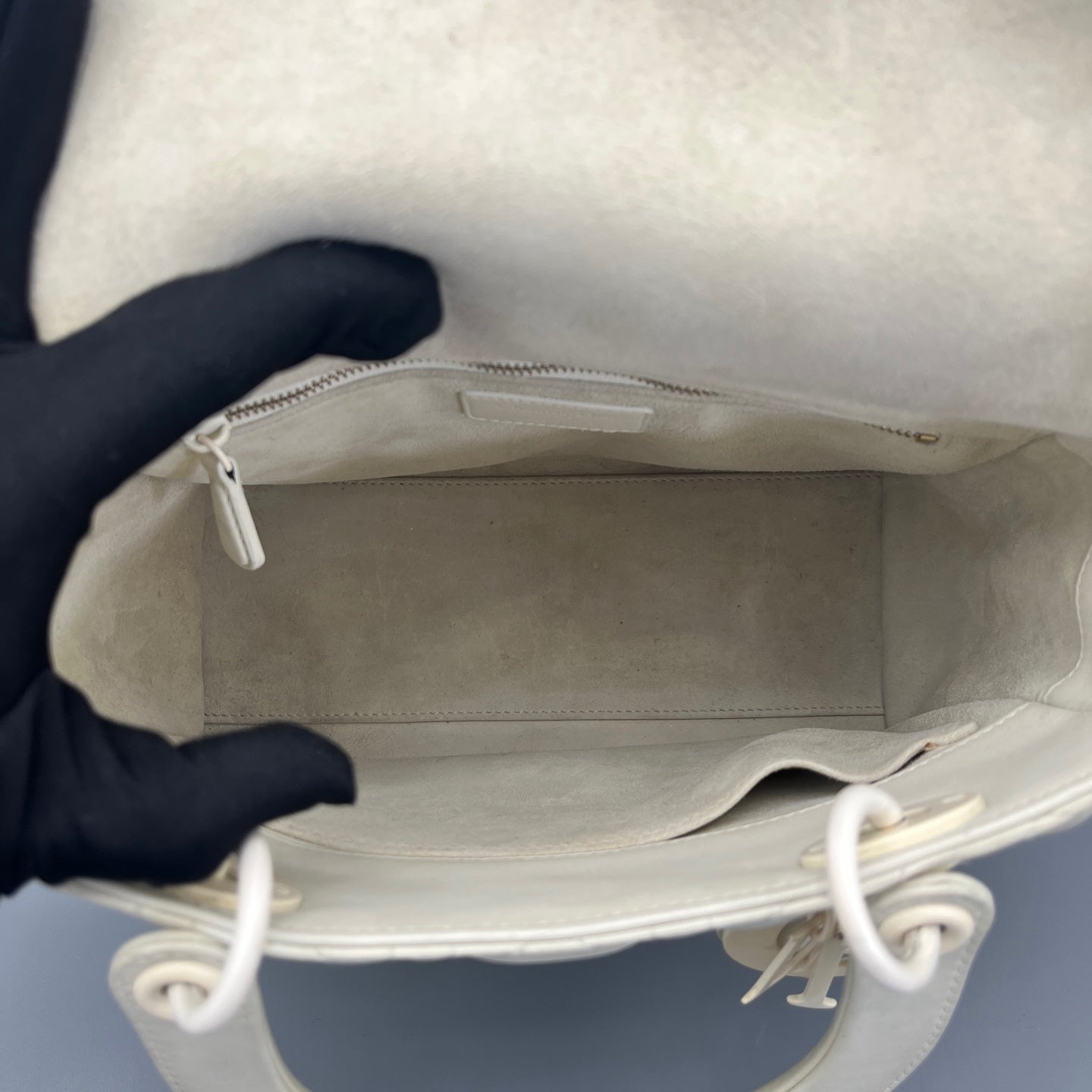 Dior - Lady Dior - Matte calfskin leather - White with Tonal Hardware - (Medium)