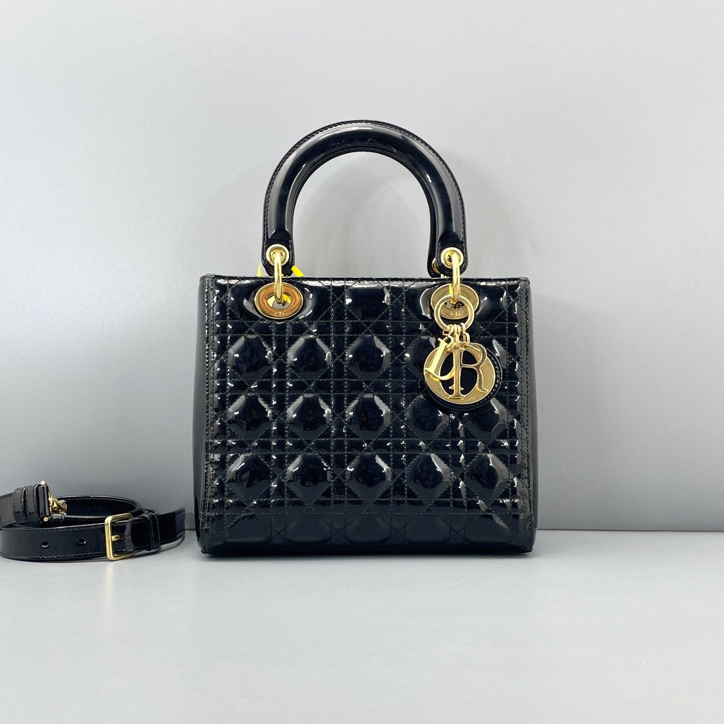 Dior - Lady Dior Medium - Patent leather - Black with Gold-Tone Hardware - (medium)