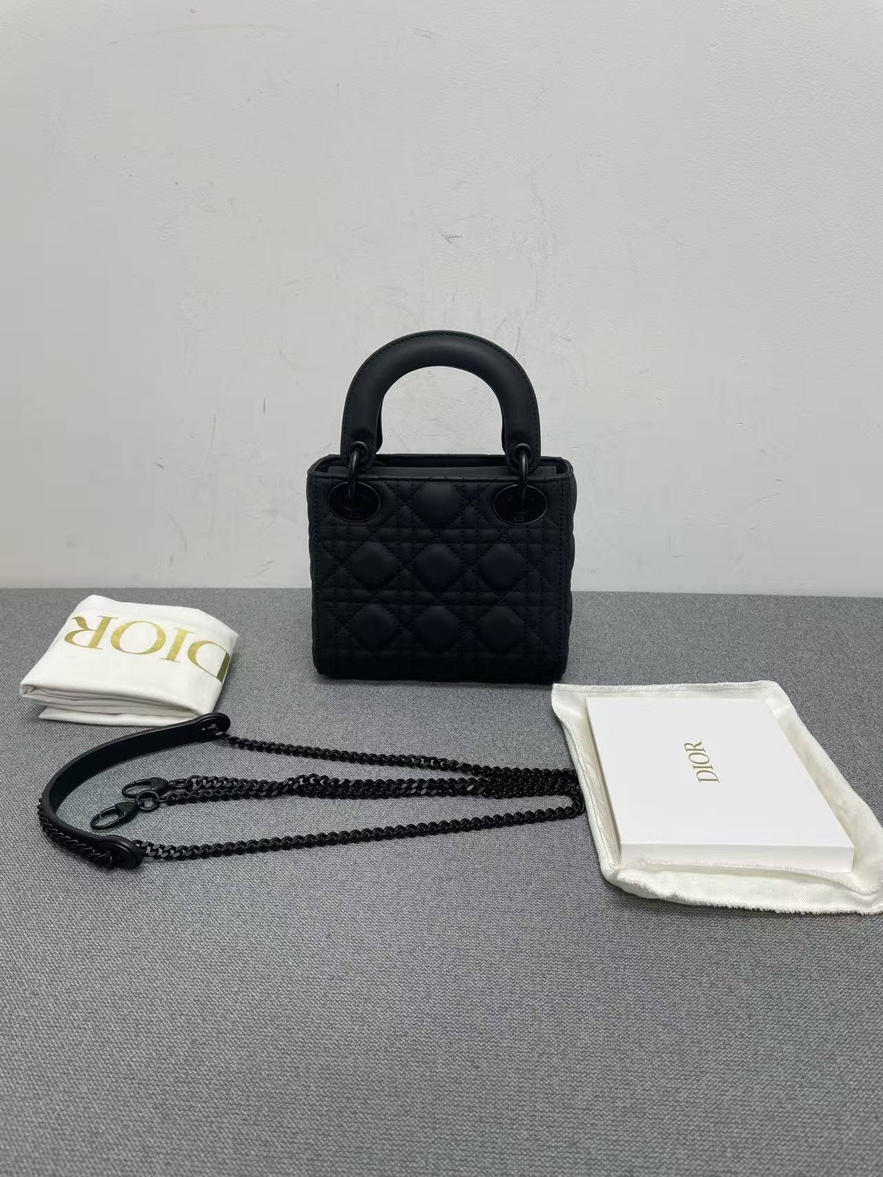 Dior - Lady Dior Mini - Matte Lambskin leather - Black - (mini)