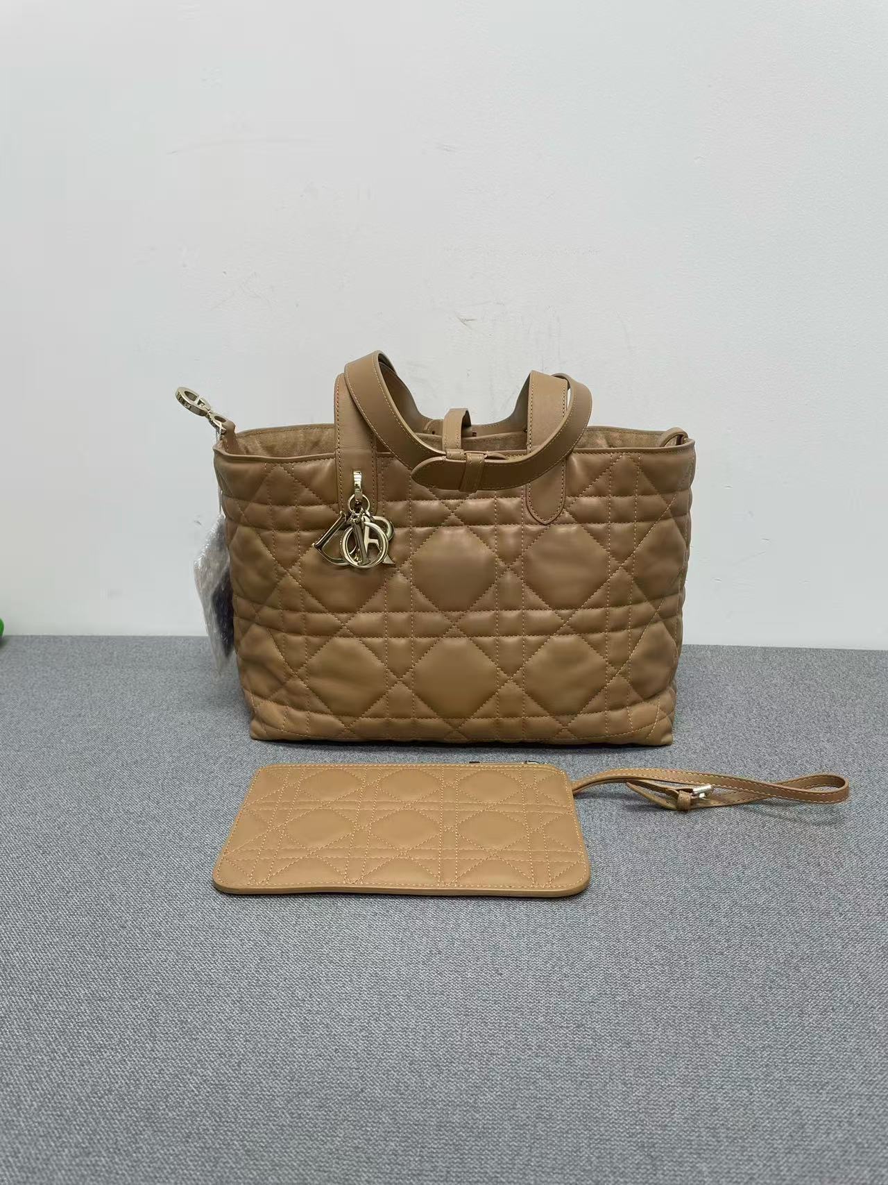 Dior - Lady Dior Tote - Lambskin leather - Camel - (Medium)