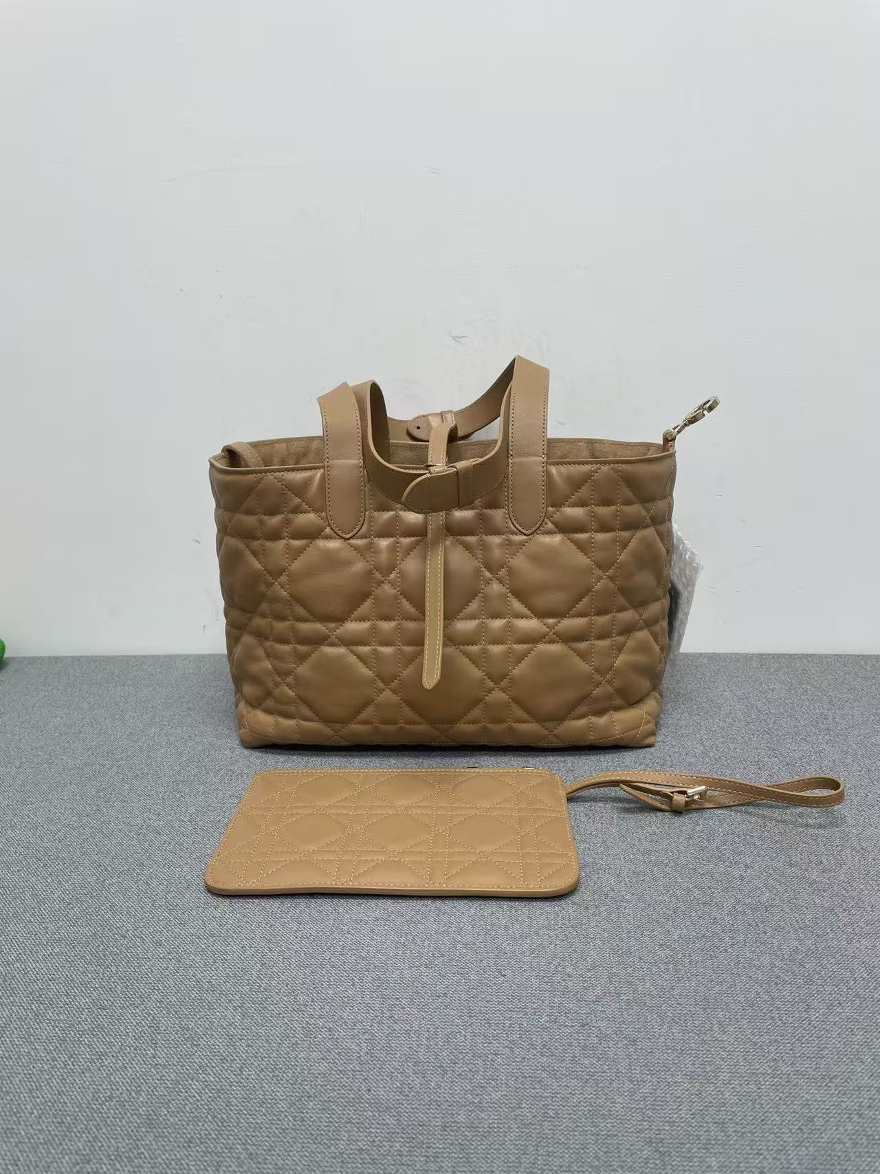 Dior - Lady Dior Tote - Lambskin leather - Camel - (Medium)
