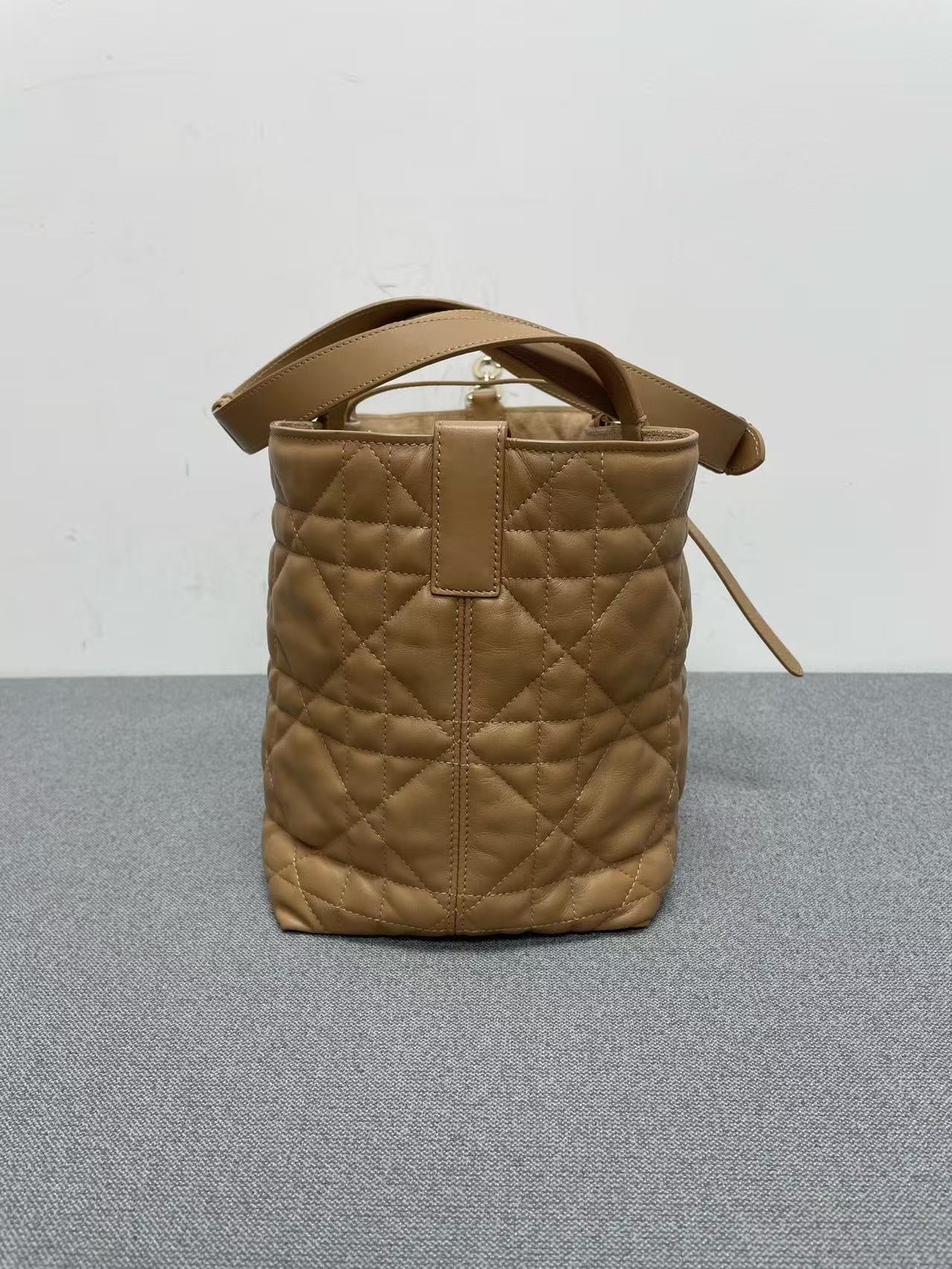 Dior - Lady Dior Tote - Lambskin leather - Camel - (Medium)