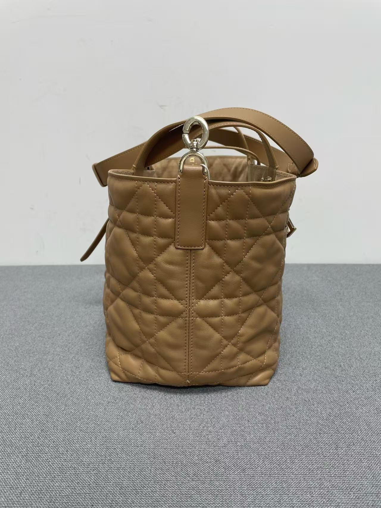 Dior - Lady Dior Tote - Lambskin leather - Camel - (Medium)