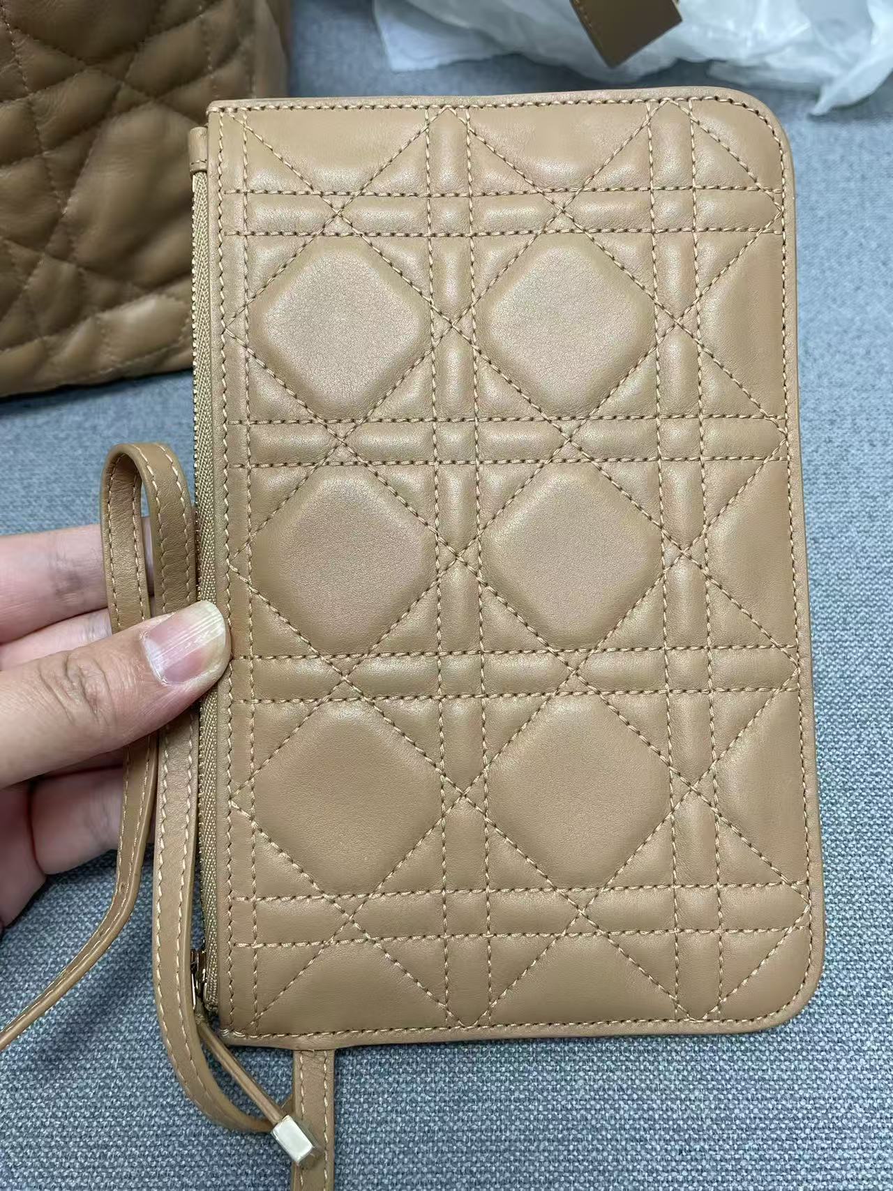 Dior - Lady Dior Tote - Lambskin leather - Camel - (Medium)
