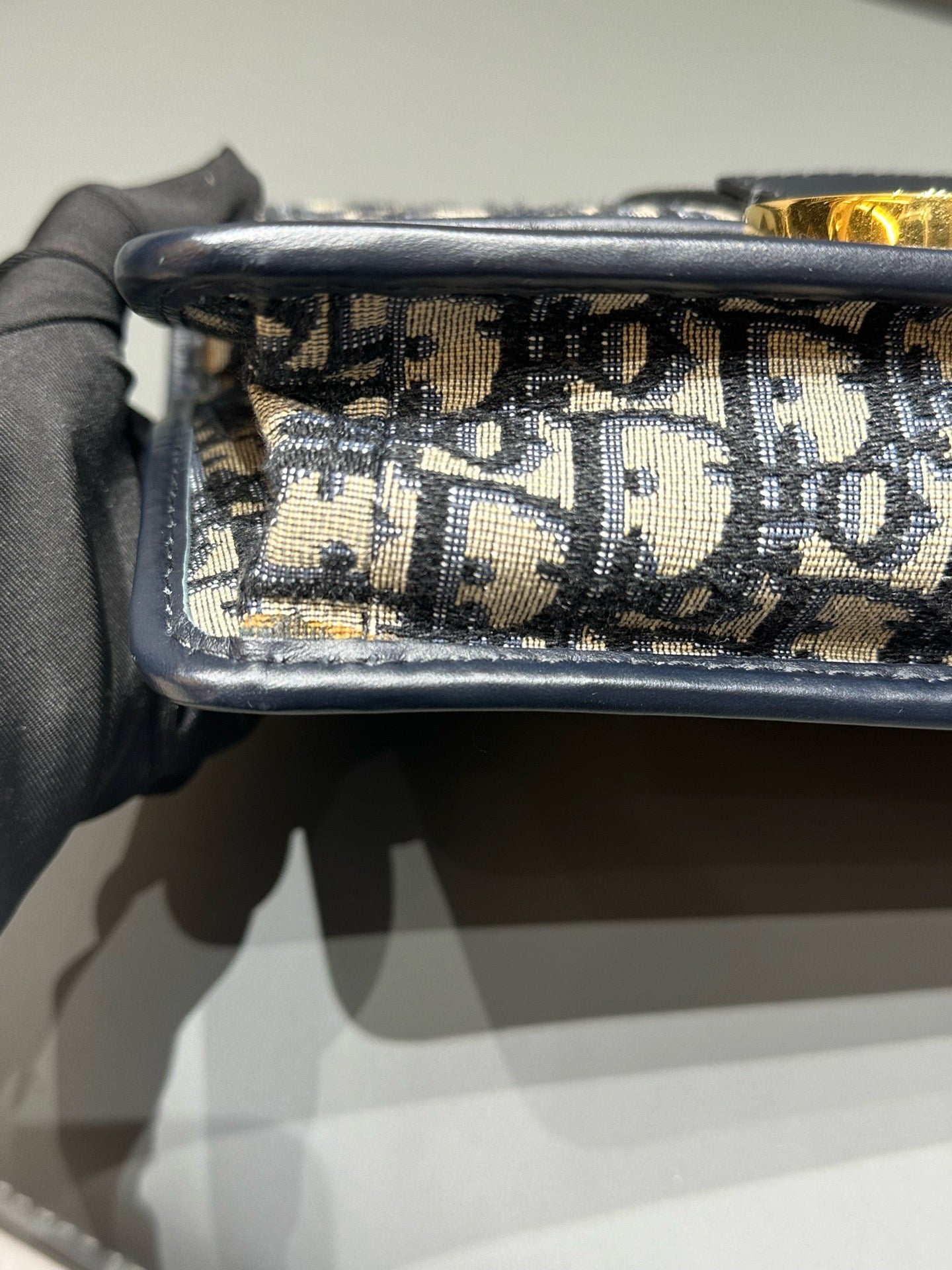Dior - Montaigne 30 - Embroidered Oblique Canvas with Leather Trim - Beige and Navy with Gold-Tone Hardware - (Medium)
