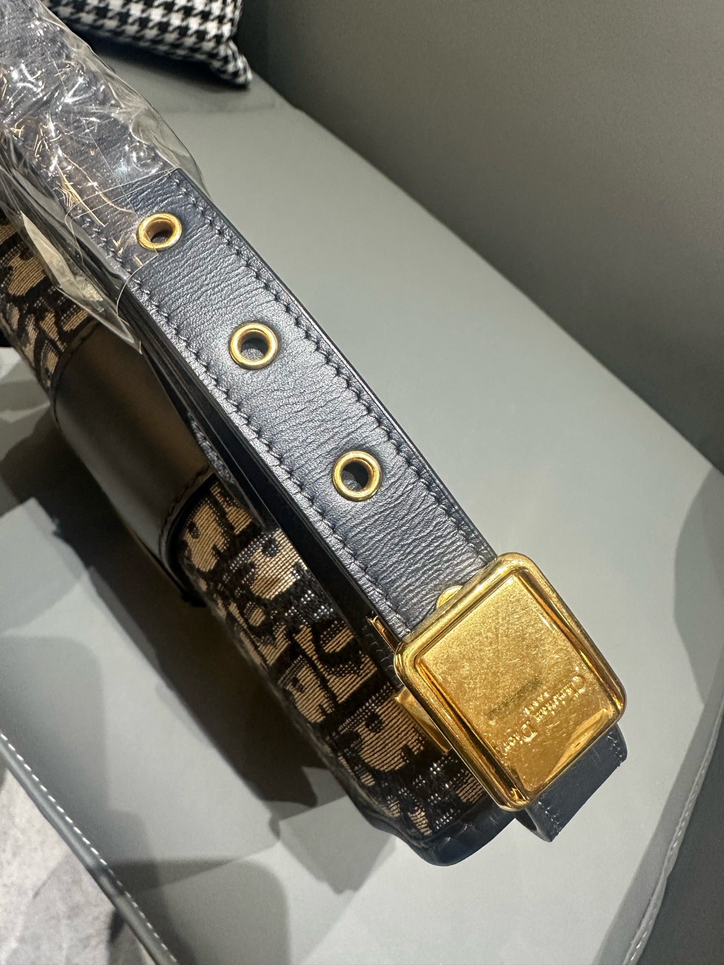 Dior - Montaigne 30 - Embroidered Oblique Canvas with Leather Trim - Beige and Navy with Gold-Tone Hardware - (Medium)
