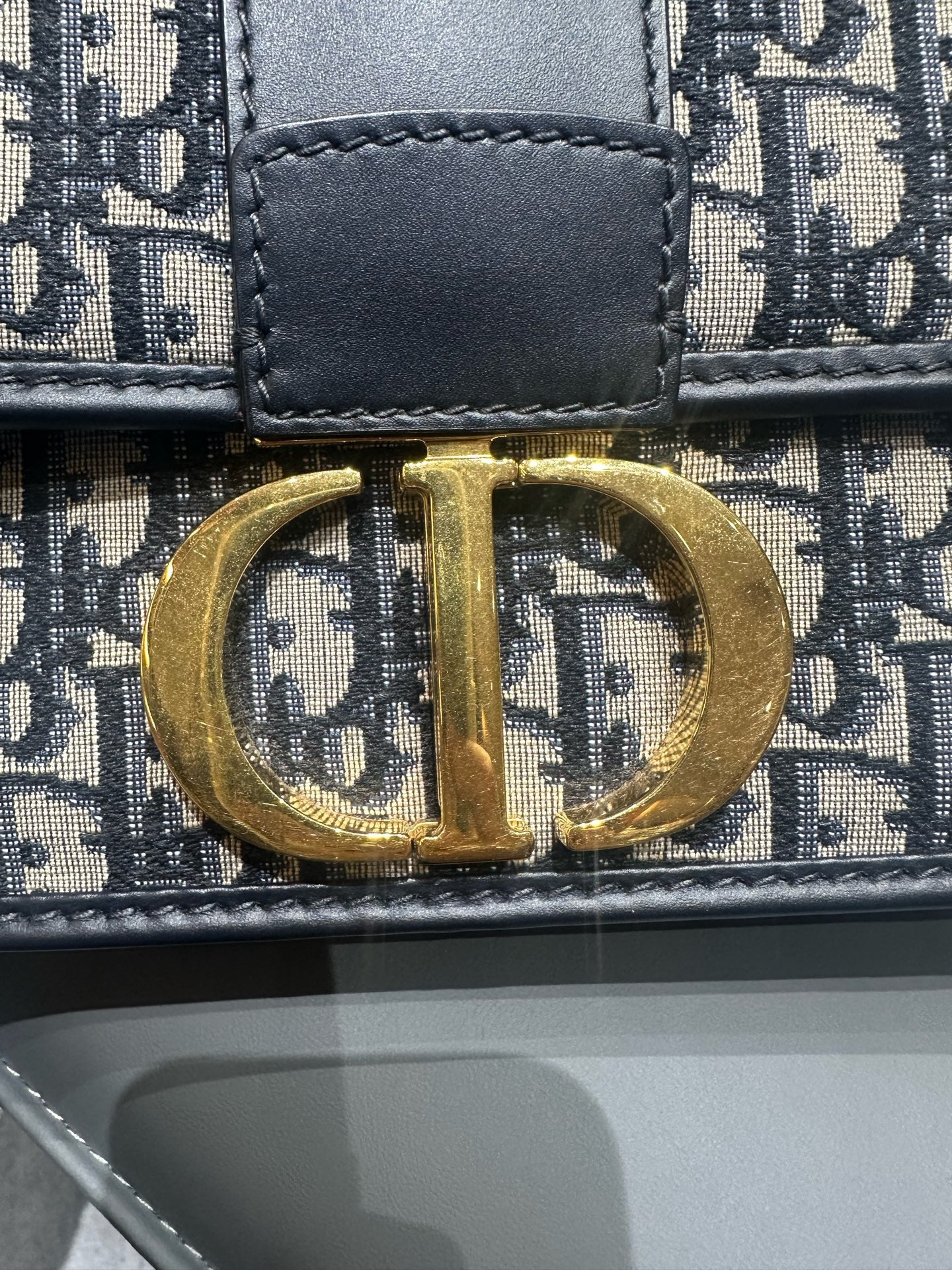 Dior - Montaigne 30 - Embroidered Oblique Canvas with Leather Trim - Beige and Navy with Gold-Tone Hardware - (Medium)