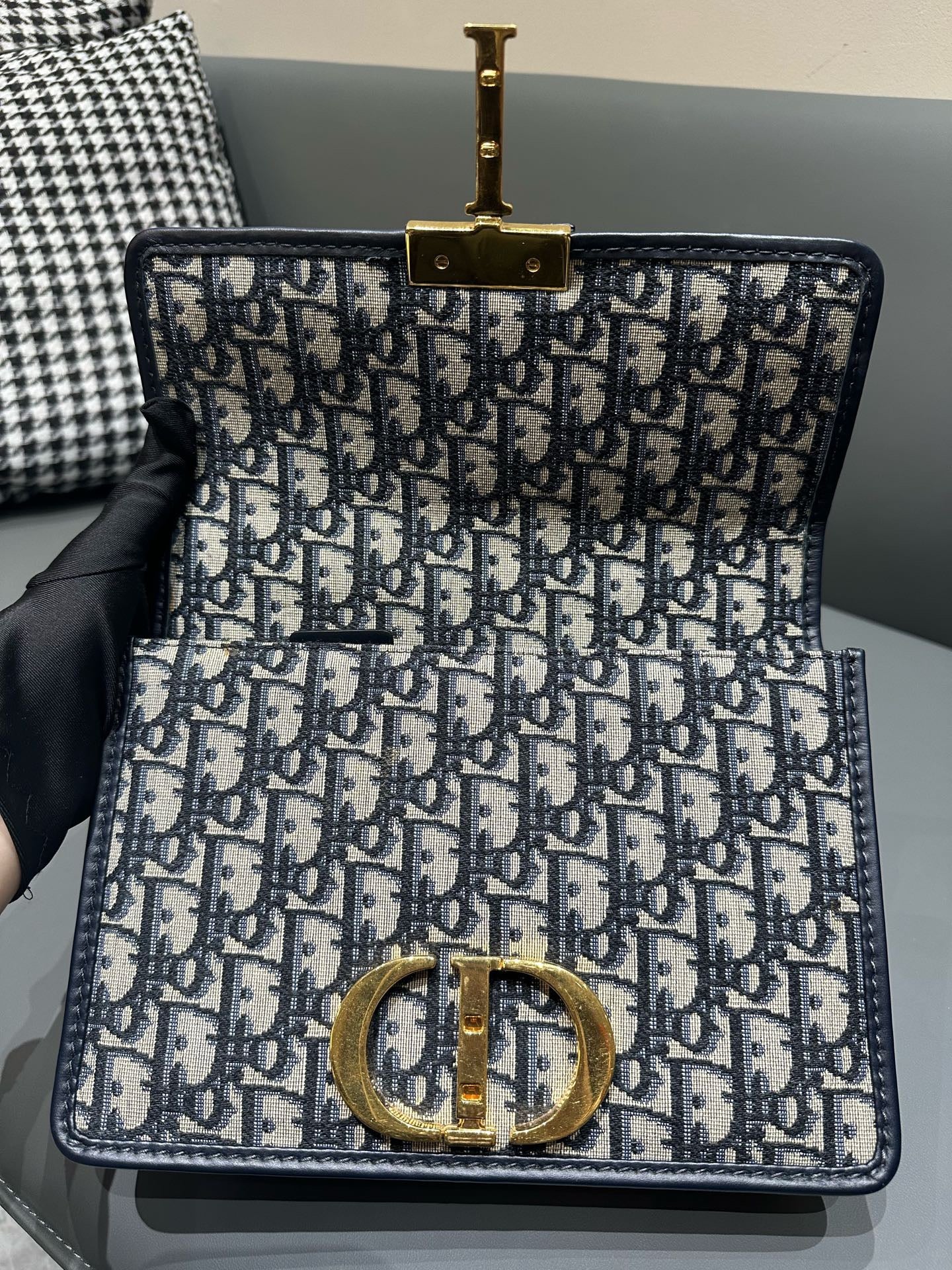 Dior - Montaigne 30 - Embroidered Oblique Canvas with Leather Trim - Beige and Navy with Gold-Tone Hardware - (Medium)