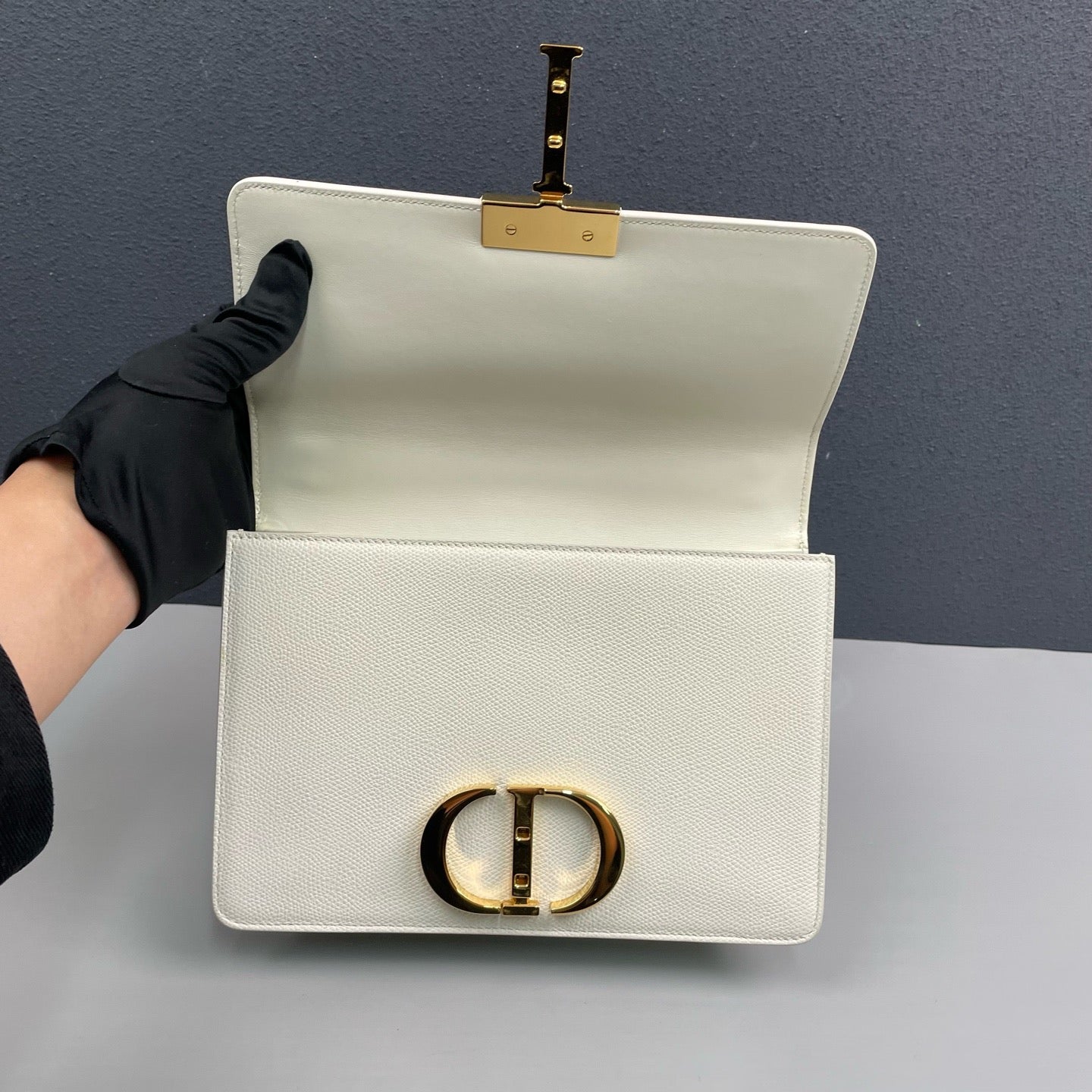 Dior - Montaigne 30 - Grained leather - White with Gold-Tone Hardware - (medium)