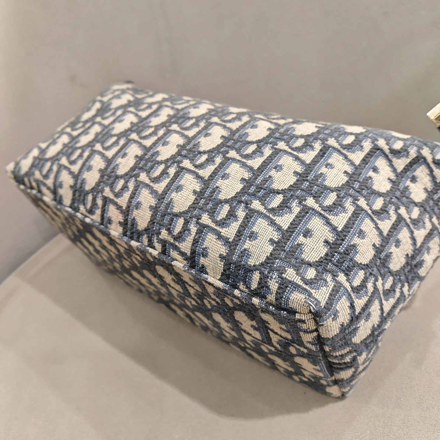 Dior - Oblique Embroidery Lunchbox Bag - Embroidered canvas with leather trim - Navy and Beige with Gold-Tone Hardware - (Mini)