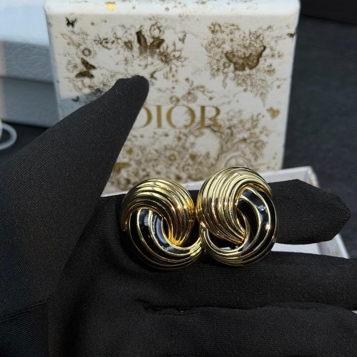 Dior - Other - Gold-tone metal with black enamel - Multicolour
