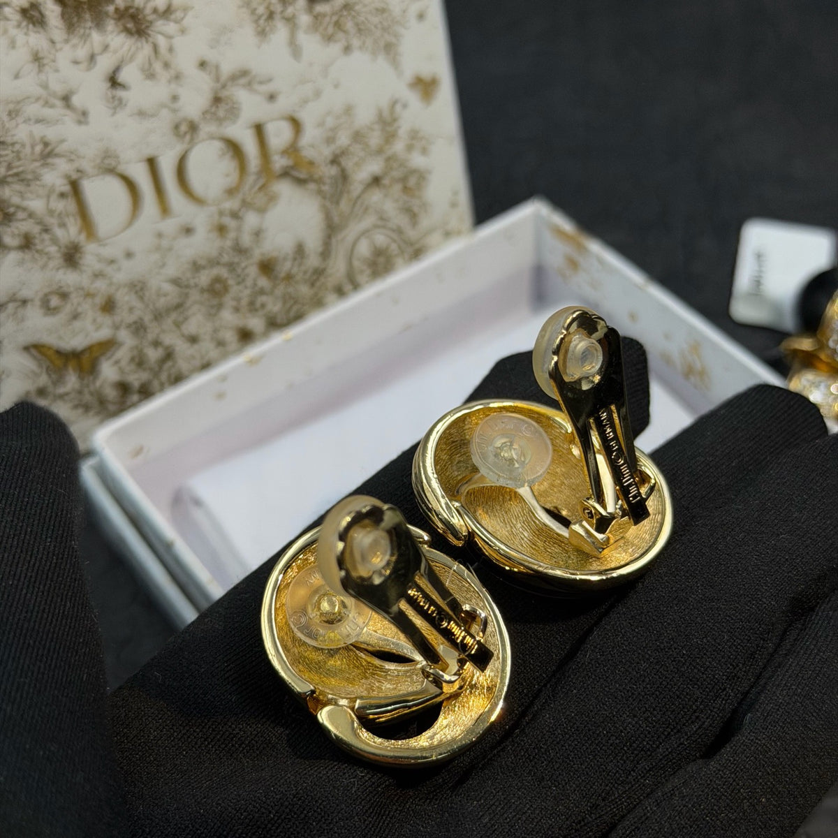 Dior - Other - Gold-tone metal with black enamel - Multicolour