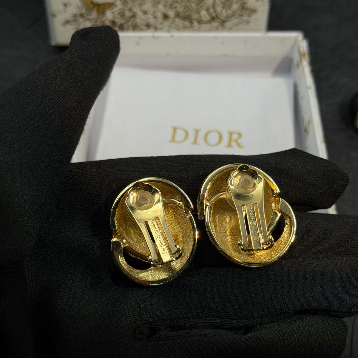Dior - Other - Gold-tone metal with black enamel - Multicolour