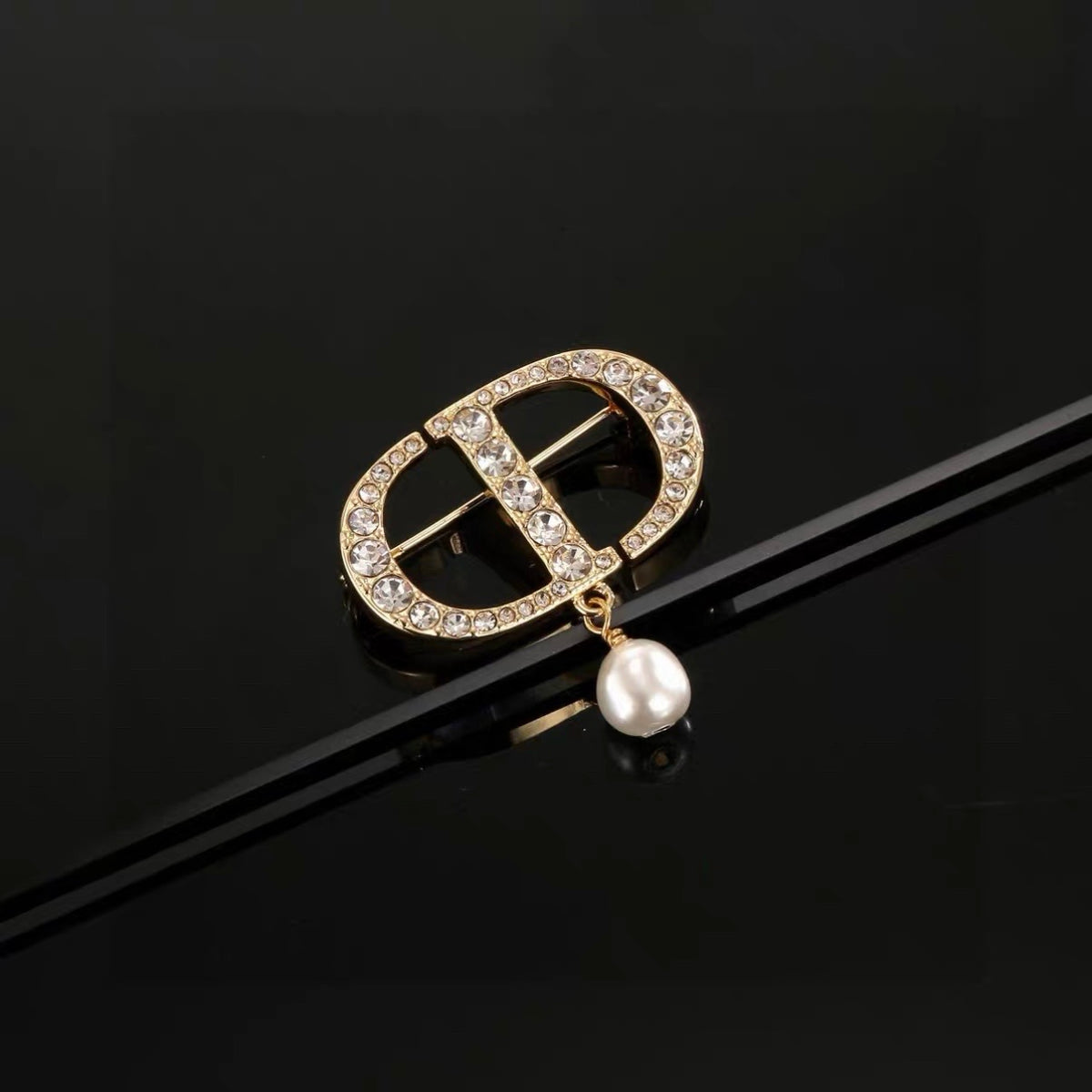 Dior - Other - Gold-tone metal with clear crystal embellishments and a pearl drop - Gold
