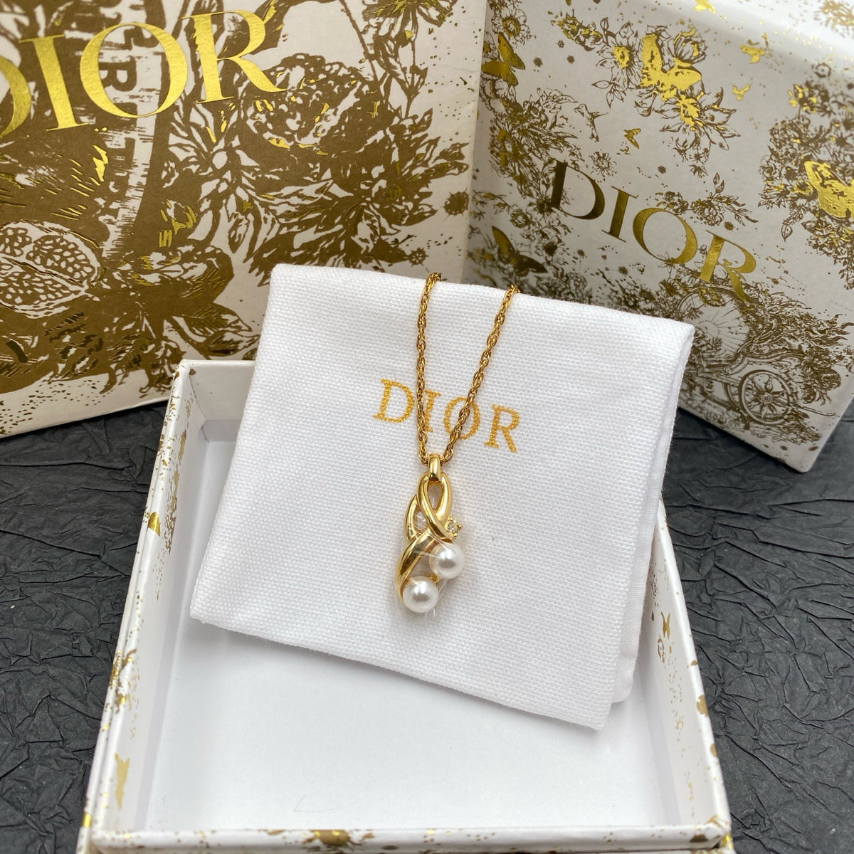 Dior - Other - Gold-tone metal with pearl-like accents; exact composition is unverified. - Gold