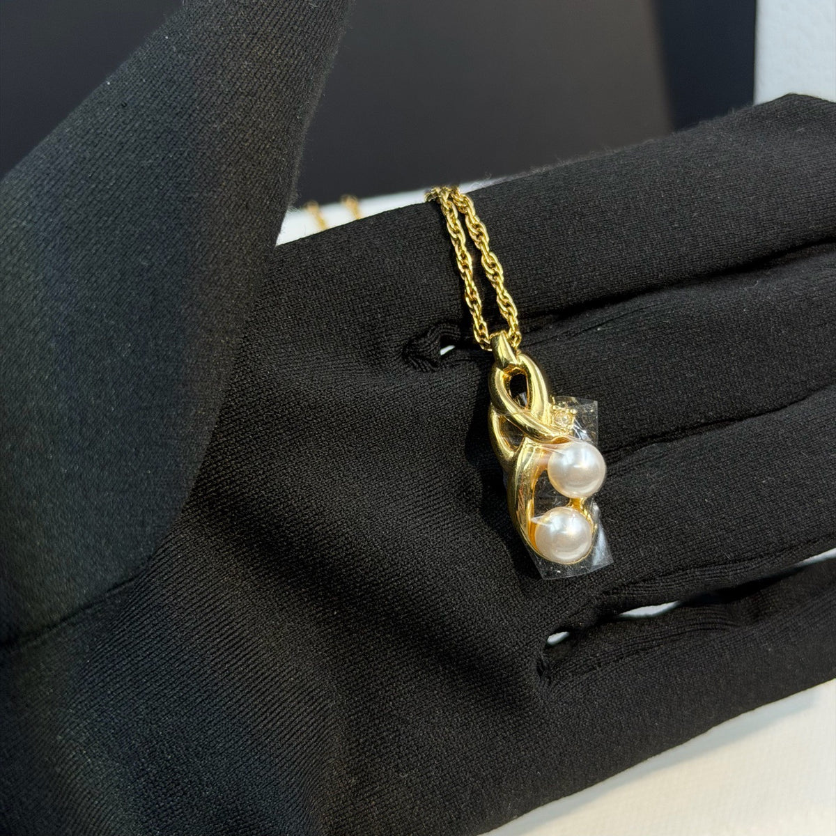 Dior - Other - Gold-tone metal with pearl-like accents; exact composition is unverified. - Gold