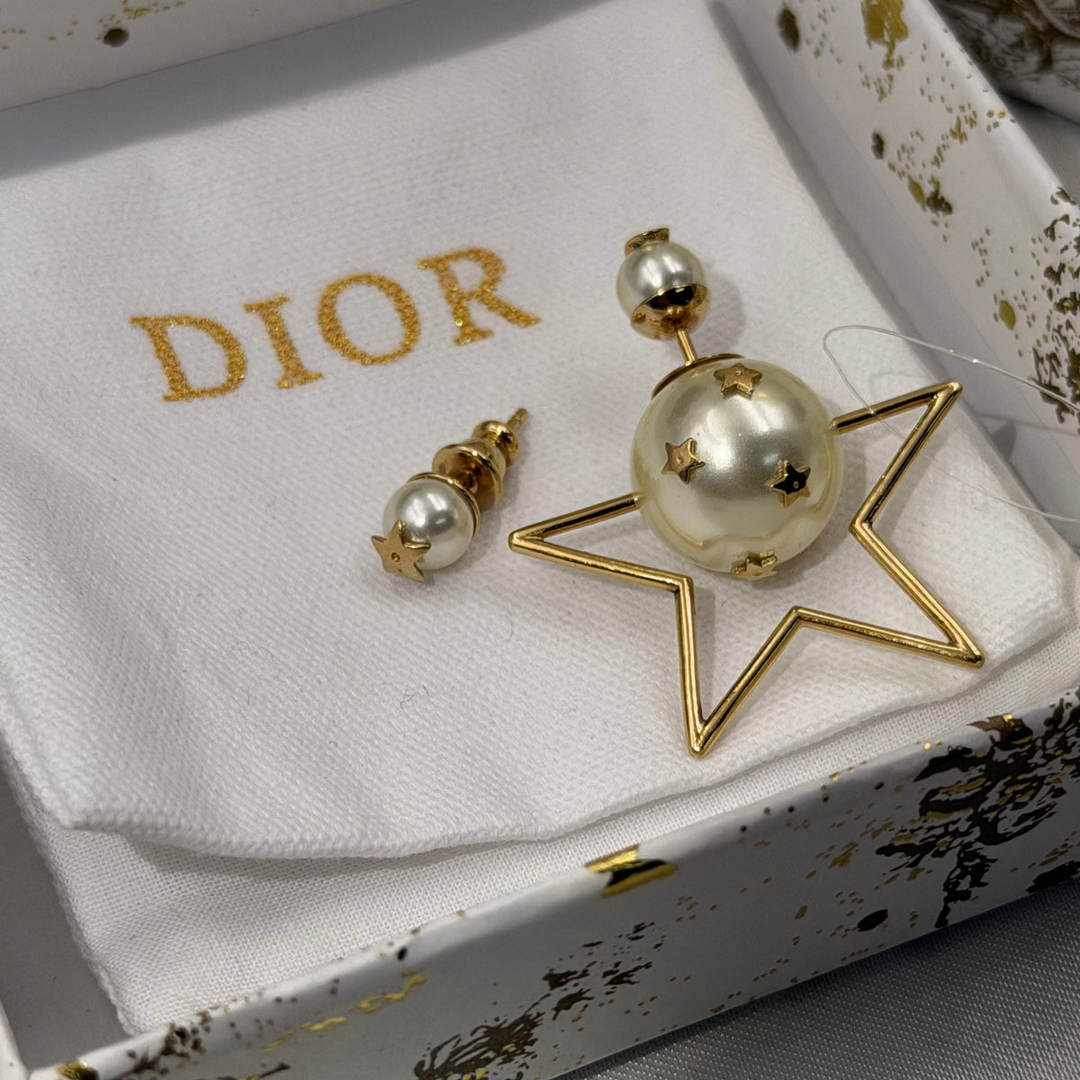 Dior - Other - Gold-tone metal with pearl-like resin beads - Multicolour