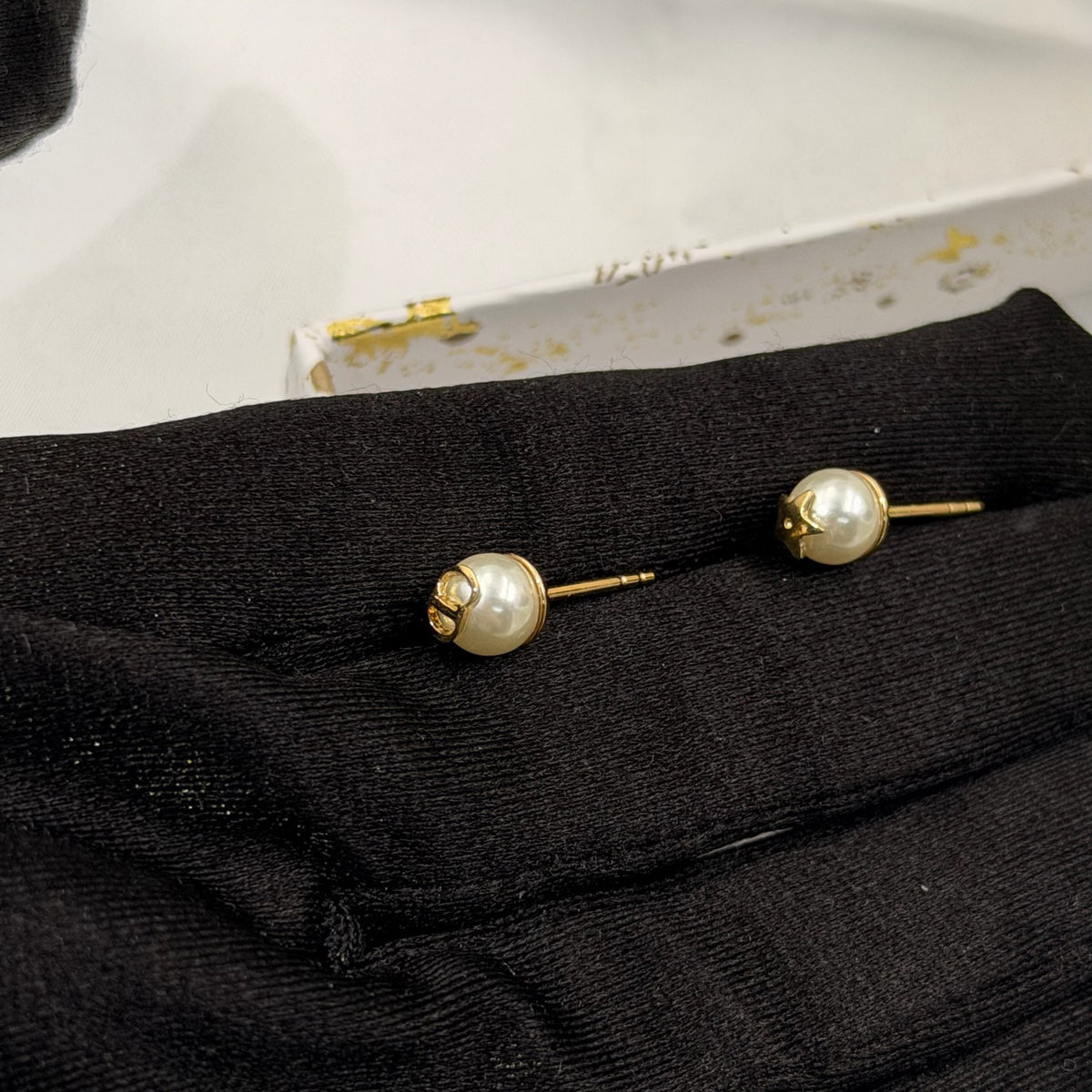 Dior - Other - Gold-tone metal with pearl-like resin beads - Multicolour