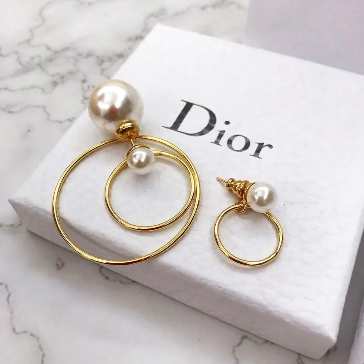 Dior - Other - Gold-tone metal with resin pearls - Multicolour