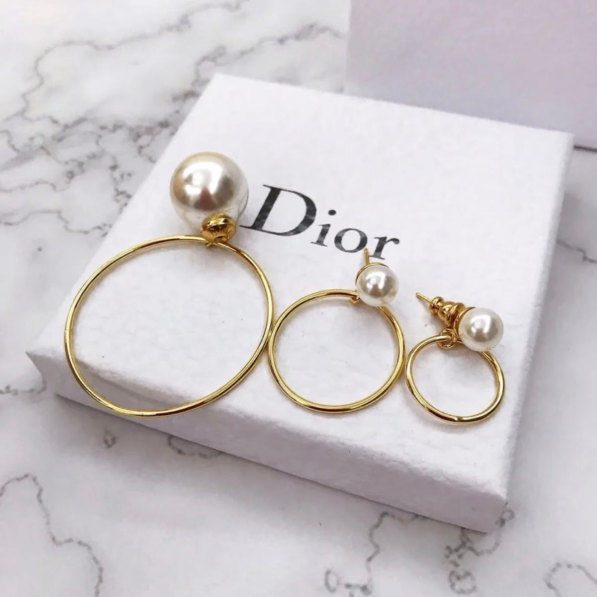 Dior - Other - Gold-tone metal with resin pearls - Multicolour