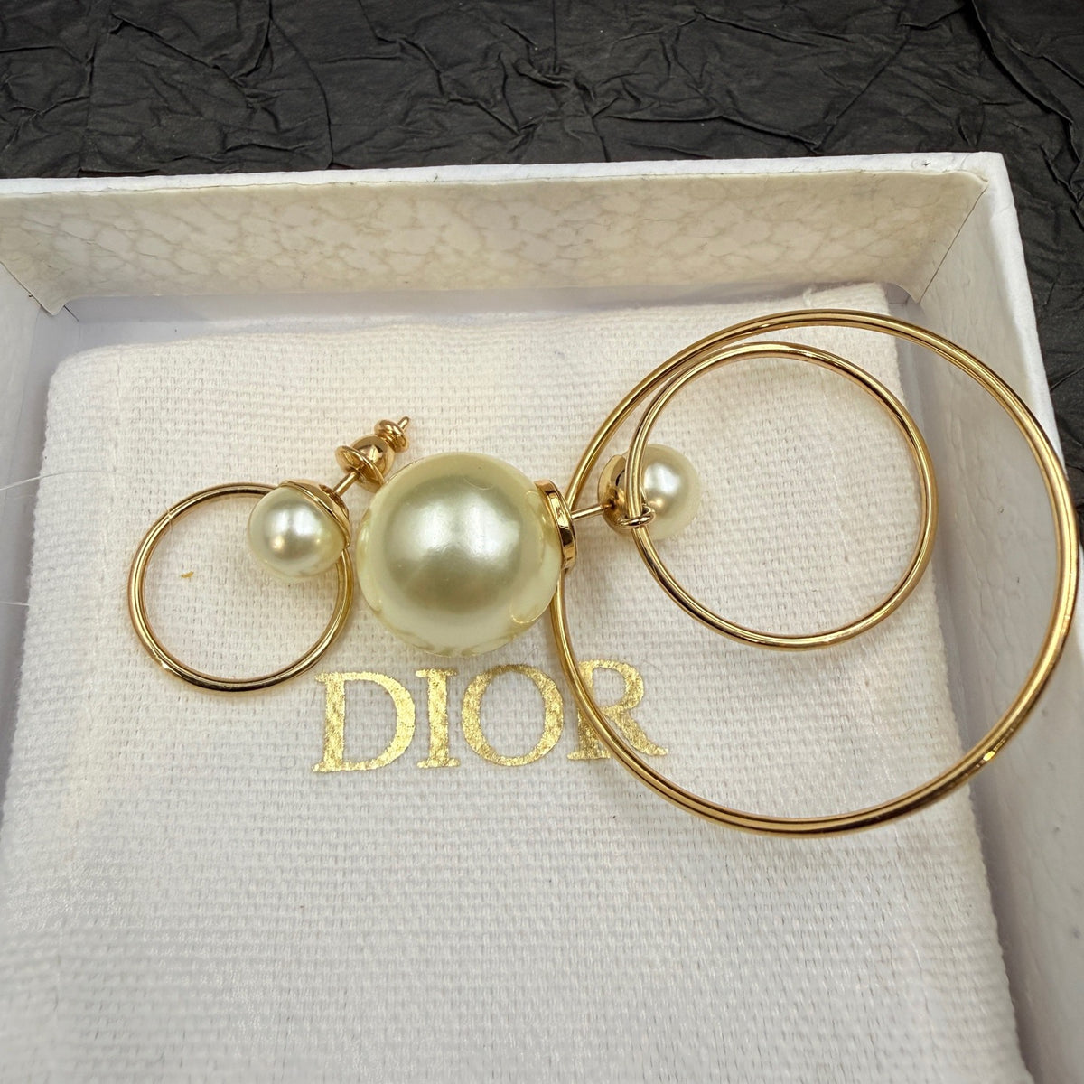Dior - Other - Gold-tone metal with resin pearls - Multicolour