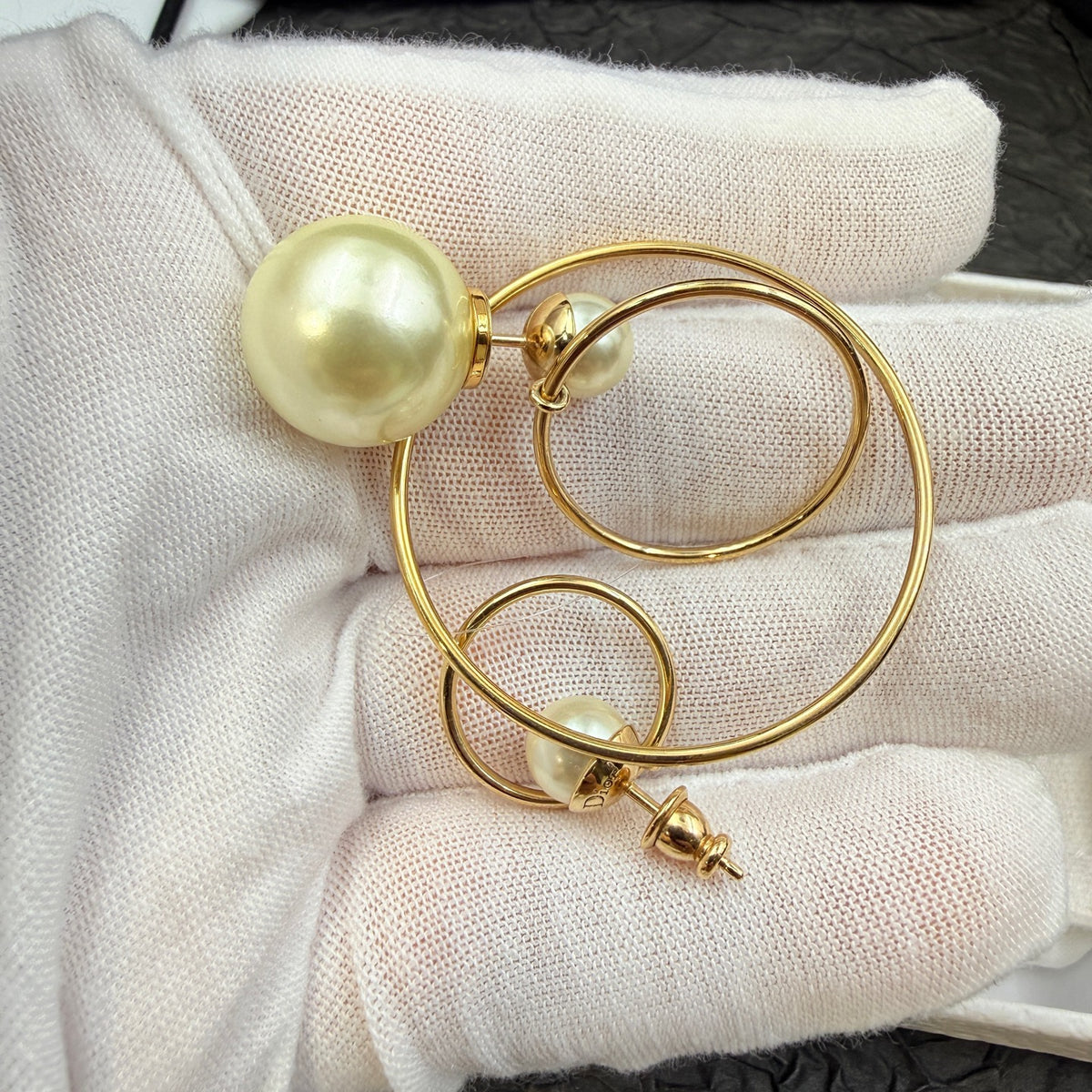 Dior - Other - Gold-tone metal with resin pearls - Multicolour