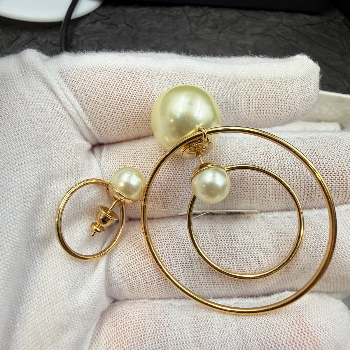 Dior - Other - Gold-tone metal with resin pearls - Multicolour