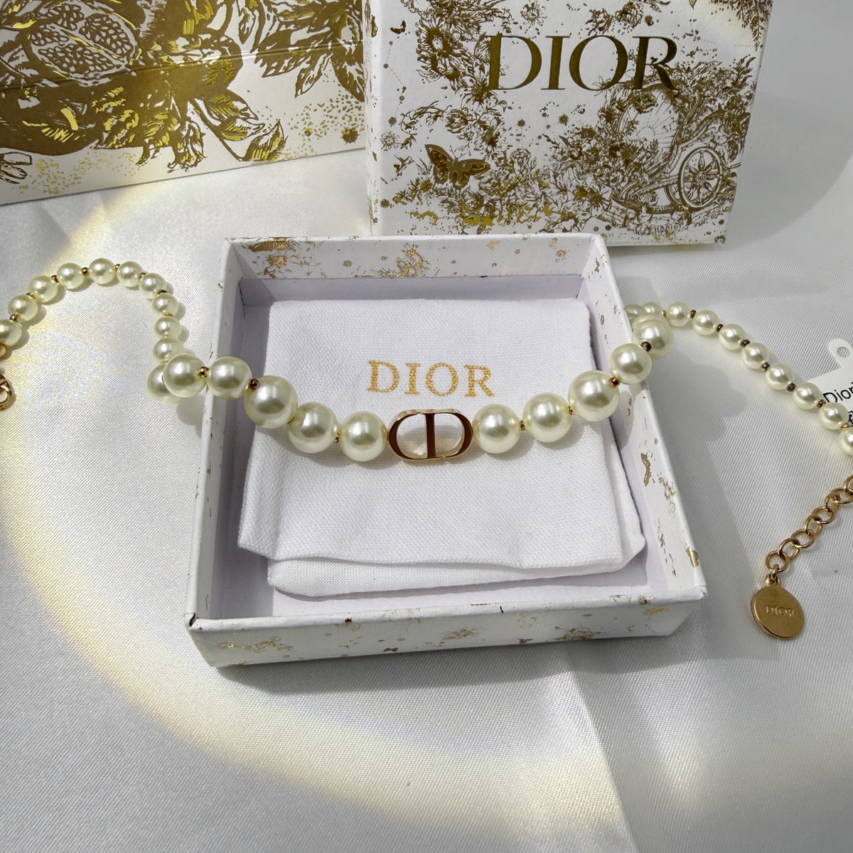 Dior - Other - Gold-tone metal with resin pearls - White