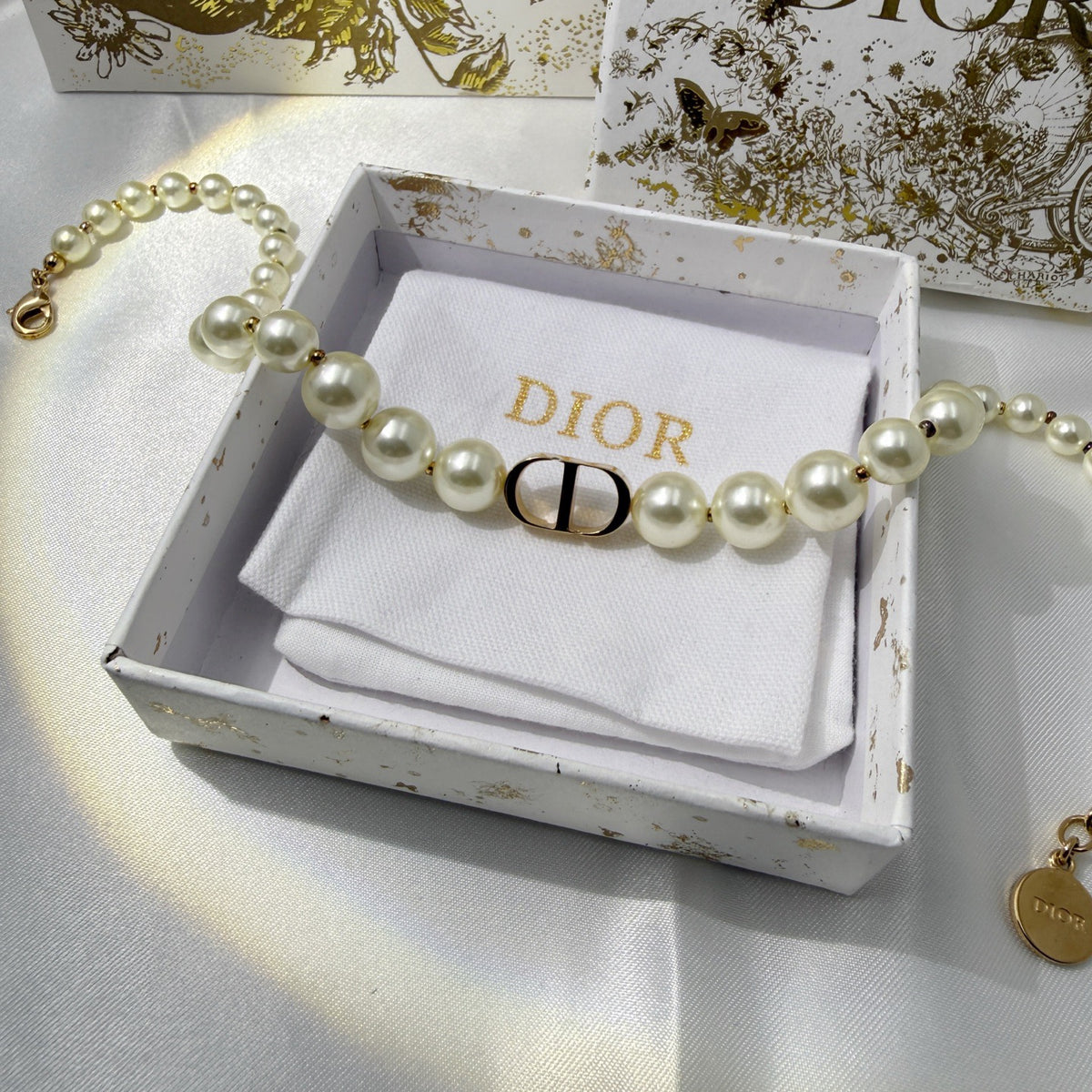Dior - Other - Gold-tone metal with resin pearls - White