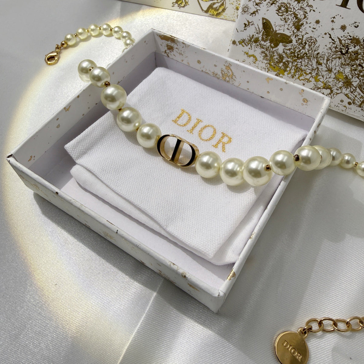Dior - Other - Gold-tone metal with resin pearls - White