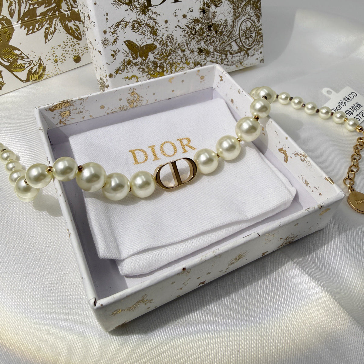 Dior - Other - Gold-tone metal with resin pearls - White